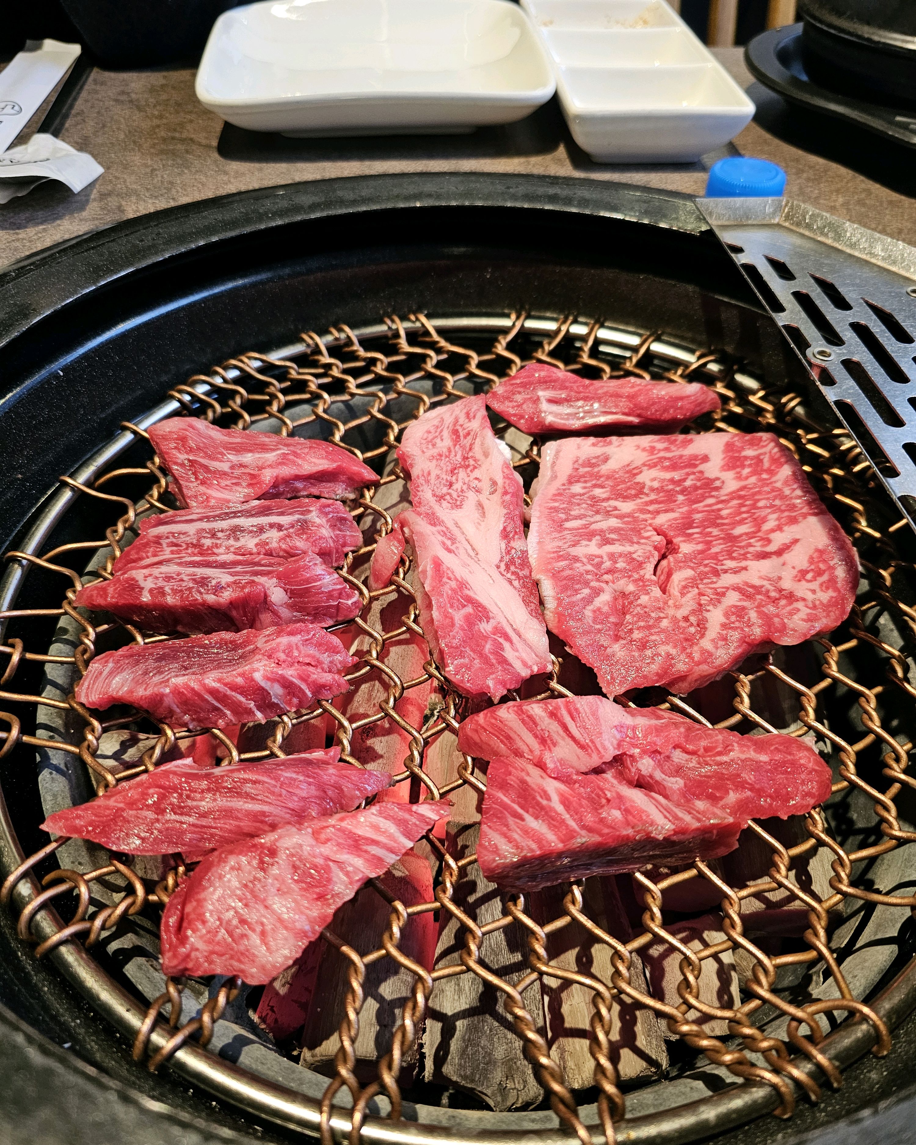 고기질이 좋고 매장도 넓어서 쾌적하게 이용할수 있어요 :) 단체회식하기 정말 좋은 장소인