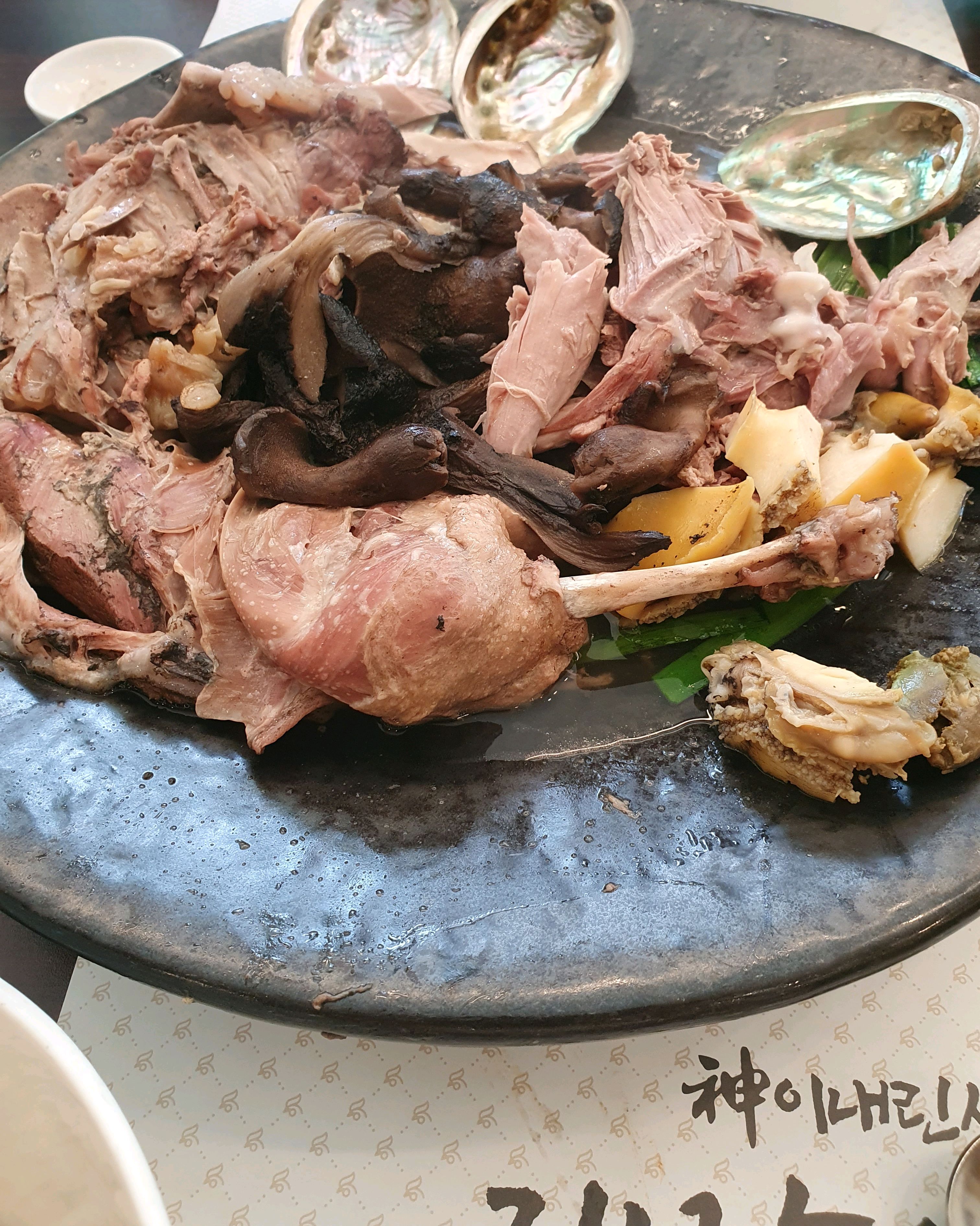직원분들이 너무 친절하시고 오리백숙과 전복도 너무 신선하고 맛있었습니다 화장실도 청결하고 