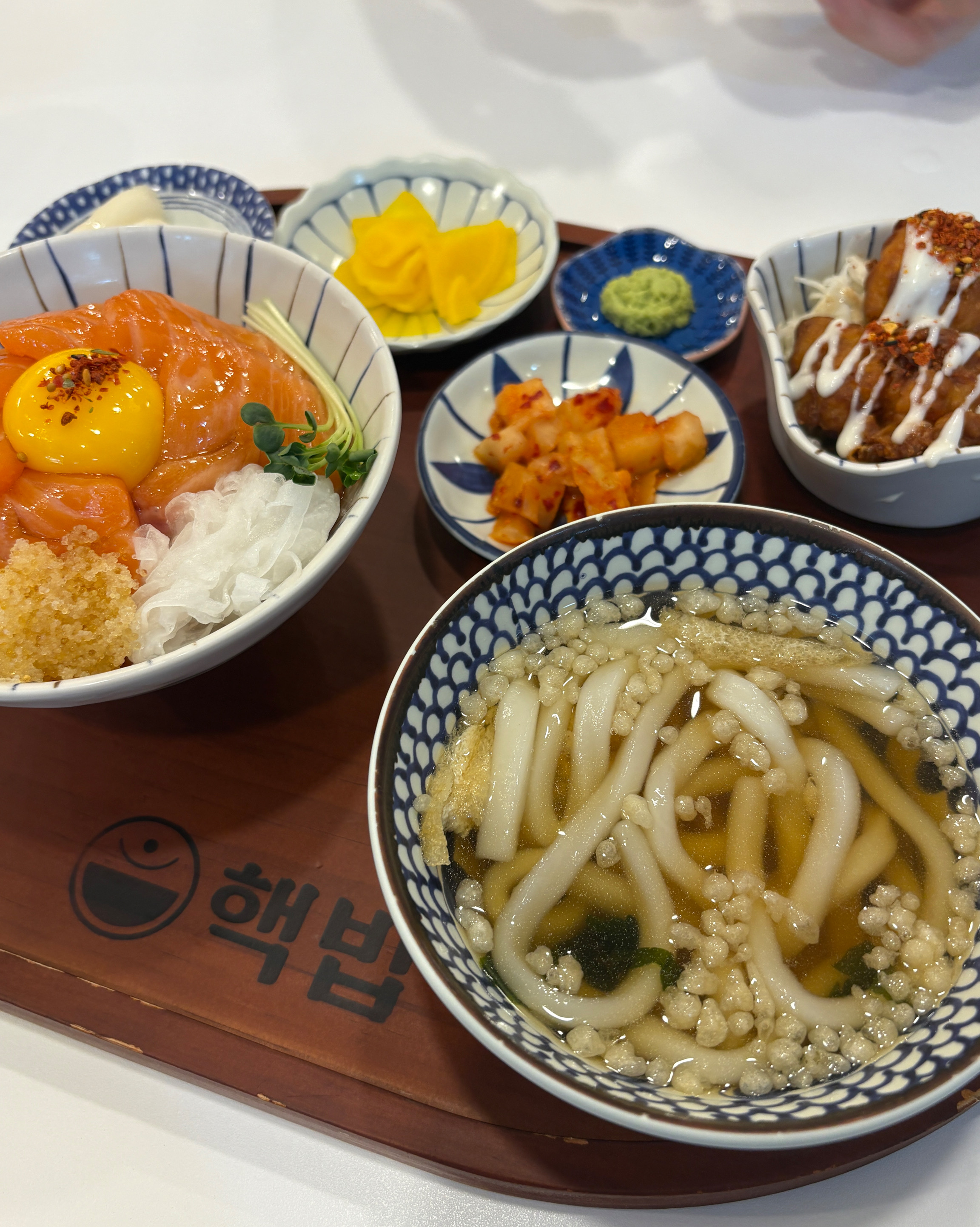 음식이 정갈하게 나옵니다! 맛도 있고 데이트 하기 좋습니다~! - 인천 맛집 핵밥 구월로데오점