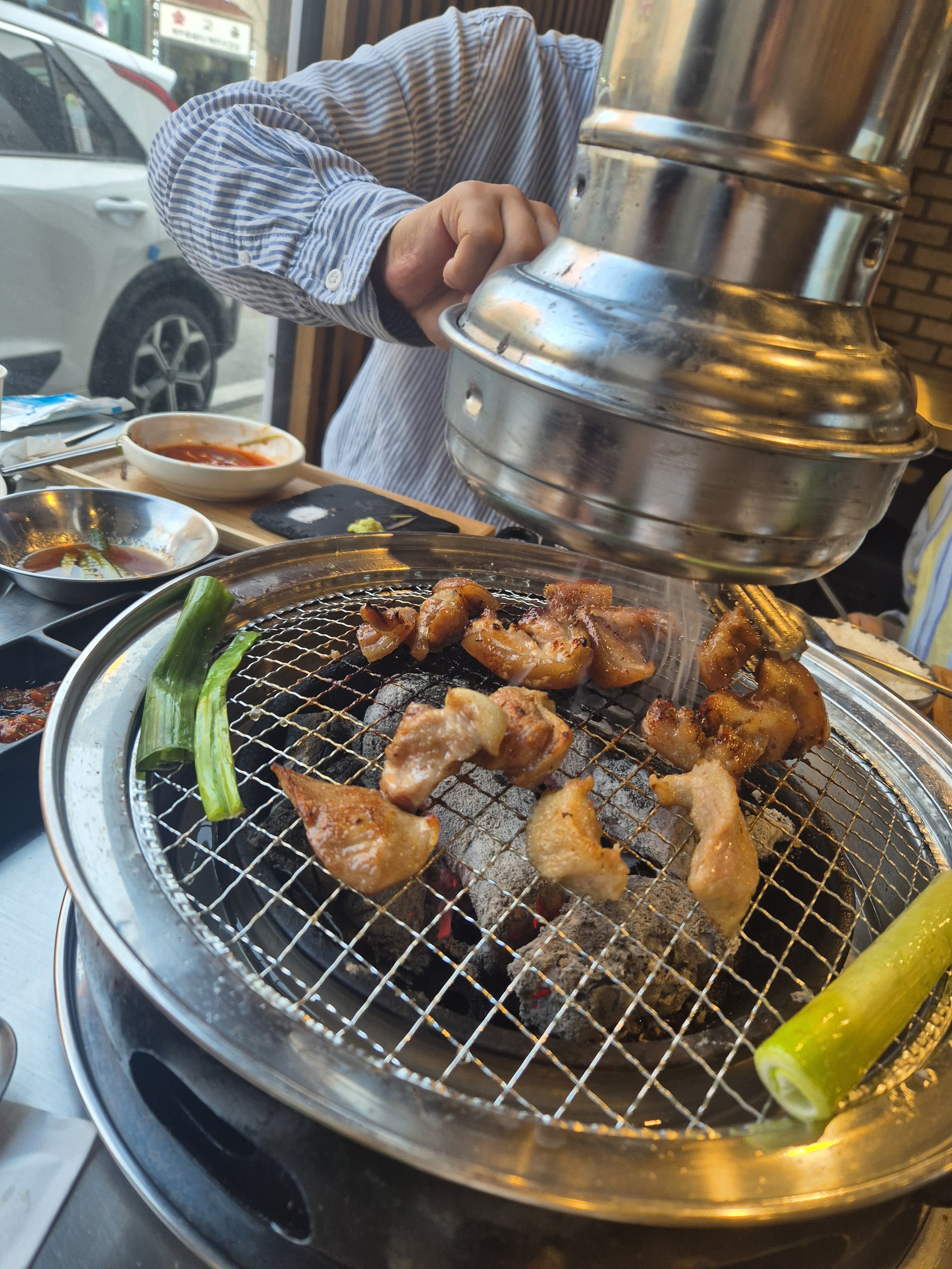 세번째 방문인데 올때마다 맛있게 배불리 먹고갑니다^^ 아이들도 넘 잘먹어요~~ 삼겹.목살은