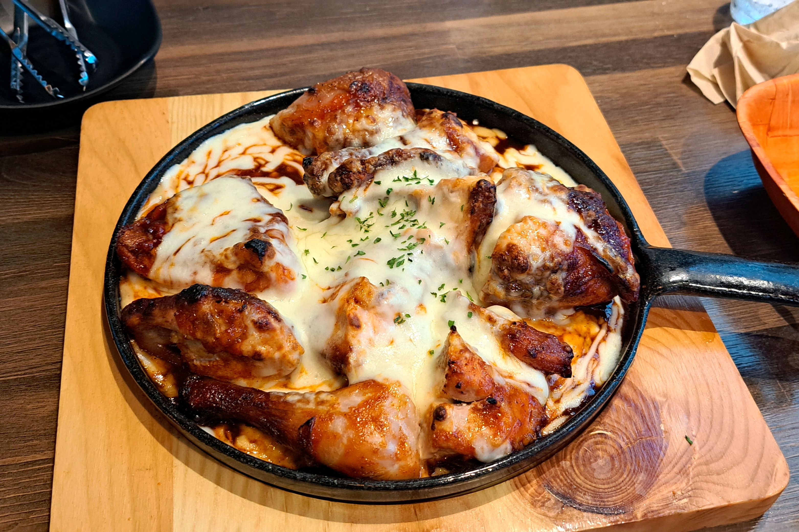 가마꿉 자주 방문 하는데 역시나 맛있어요 가마꿉 치즈 도 맛있고 샐러드 양 많고 맛있으니