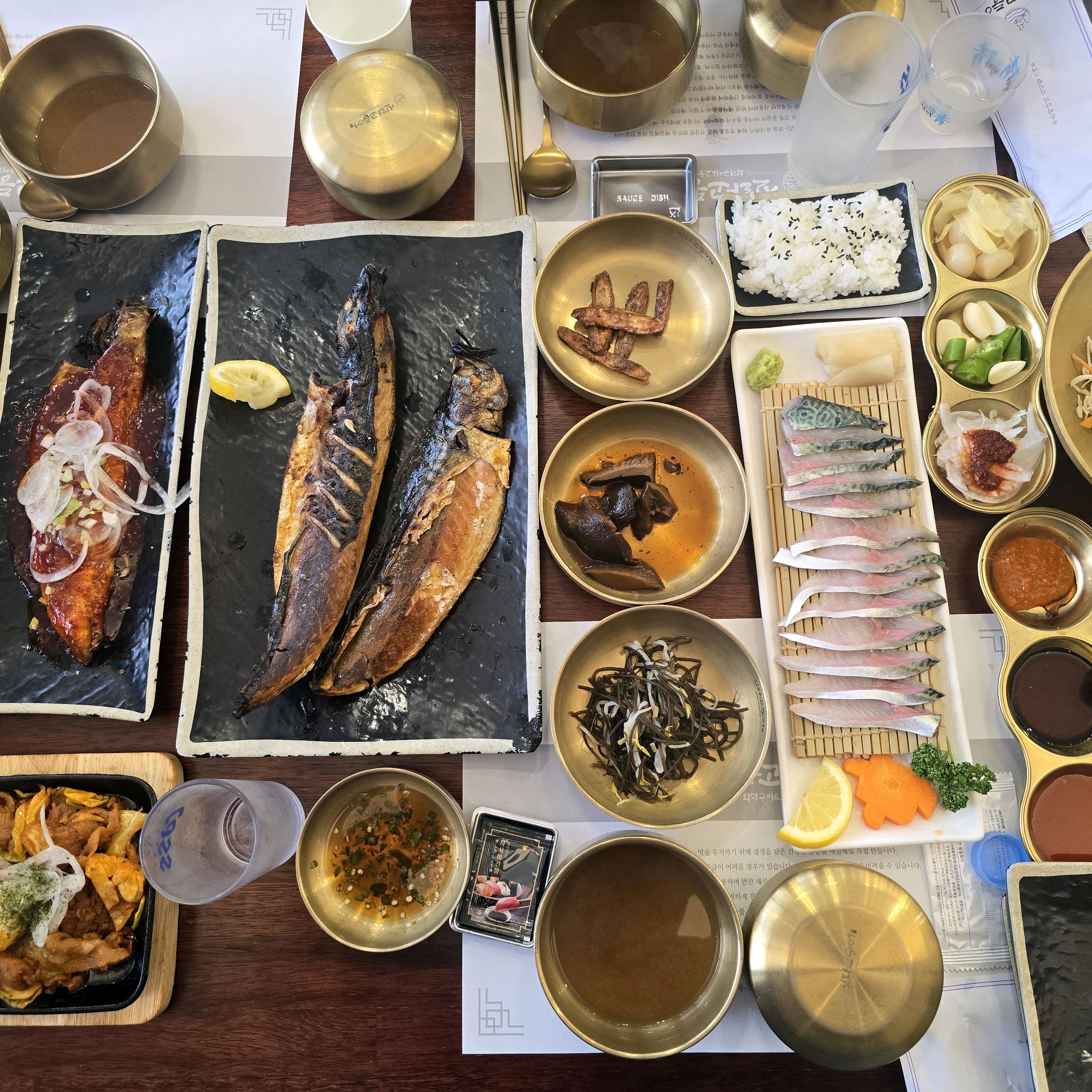 가격대비 메뉴 구성이 너무 좋아요. 특히 고등어회가 엄청 맛있네요. 고등어 구이도 맛있게 