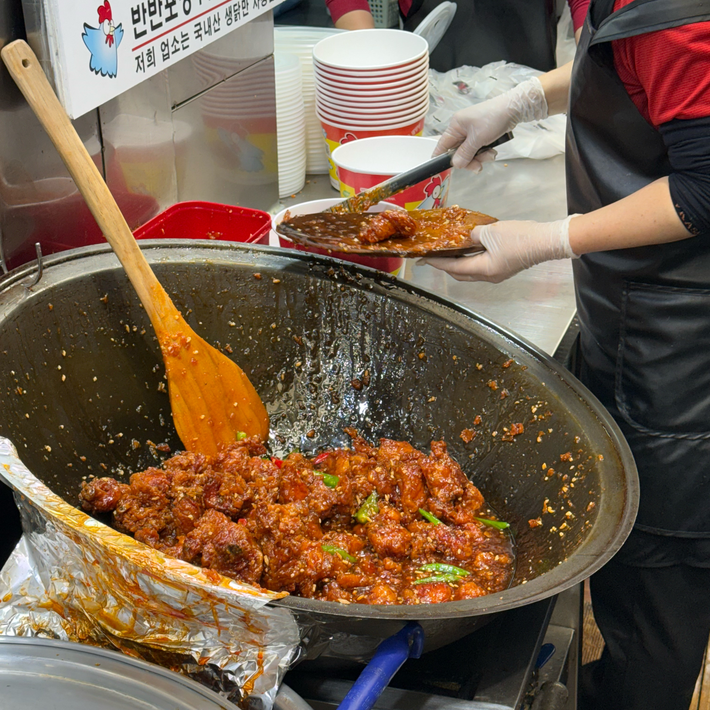 유명한 곳이라 그런지 사람이 어마어마하게 많은데 생각보다 빨리 빠지는 기분! 식었을때 먹으