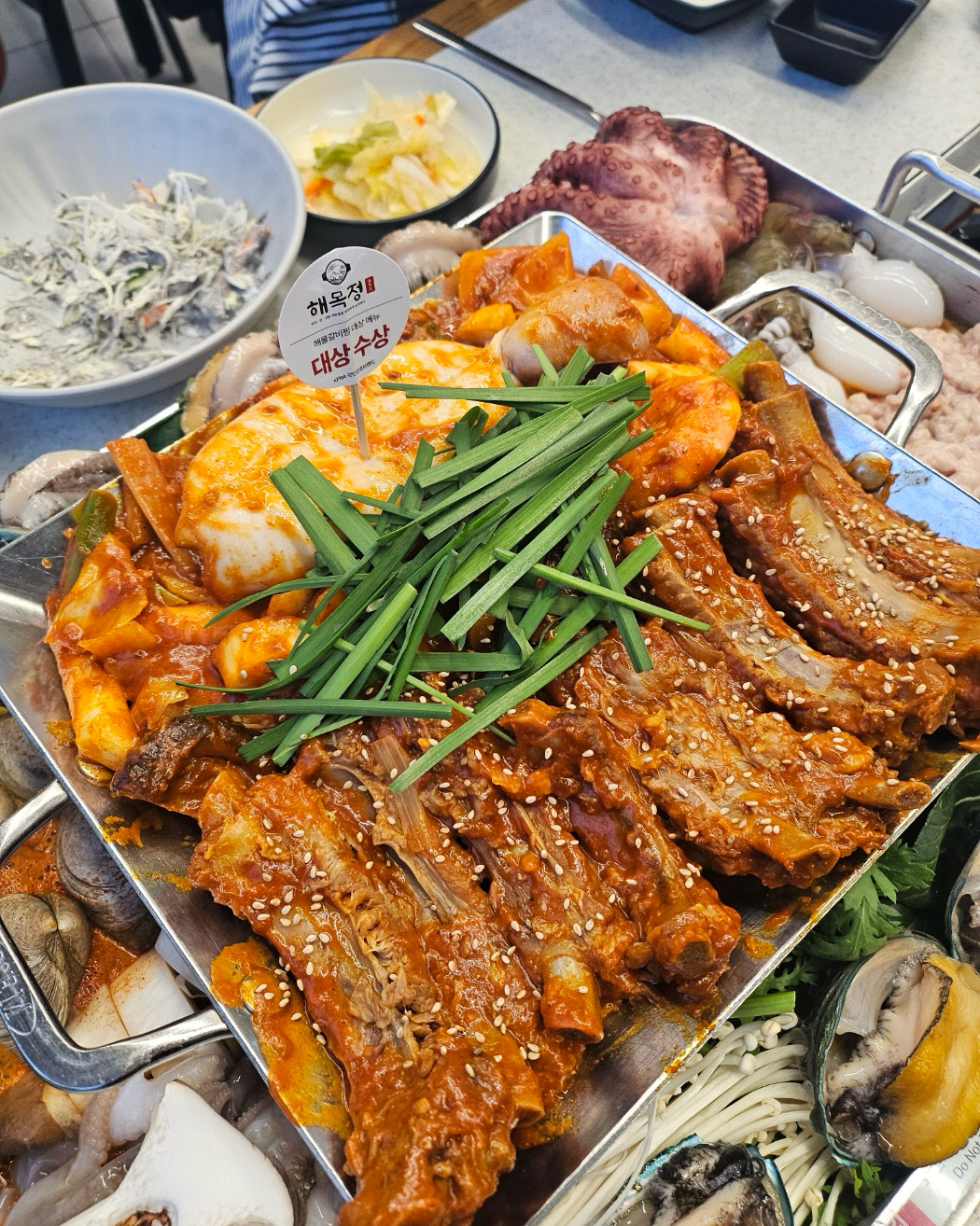 오늘 회사분들과 함께 회식하려고 방문했는데 직원분들 친절하고 음식도 푸짐하고 정말 맛있게