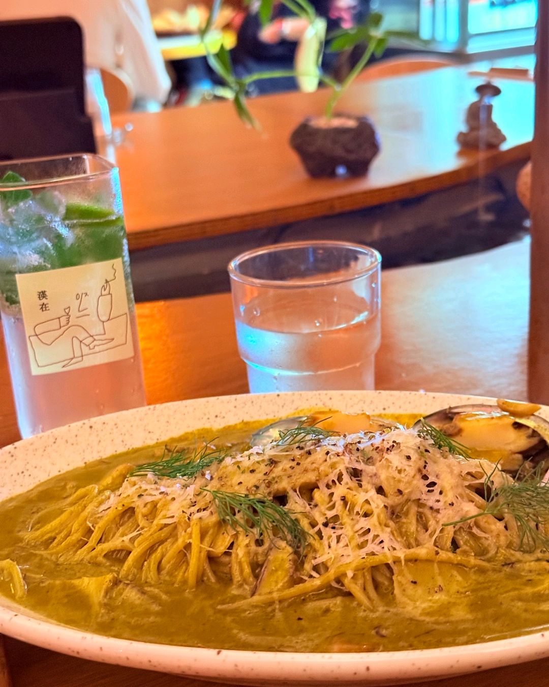 분위기 좋고 술도 맛있어요 음식들도 다른데서 보기 힘든 음식들이라 좀 새롭더라구요. 분위기