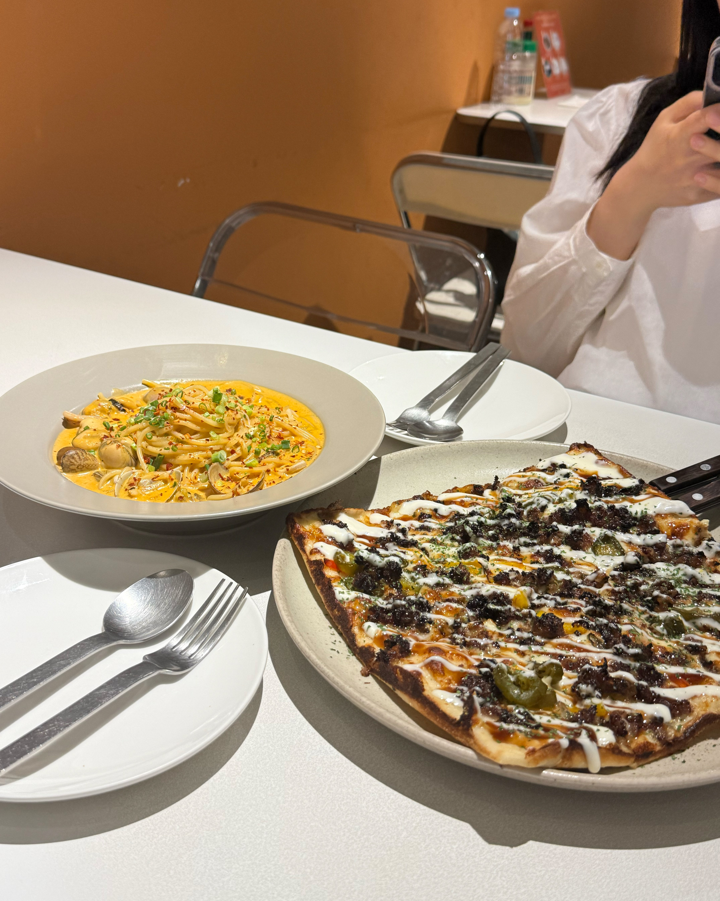 피자랑 파스타 양이 많고 맛있어용 💕💕 꾸덕하고 매콤해서 맛있어욘 ! - 대구 맛집 오레가노 동성로본점