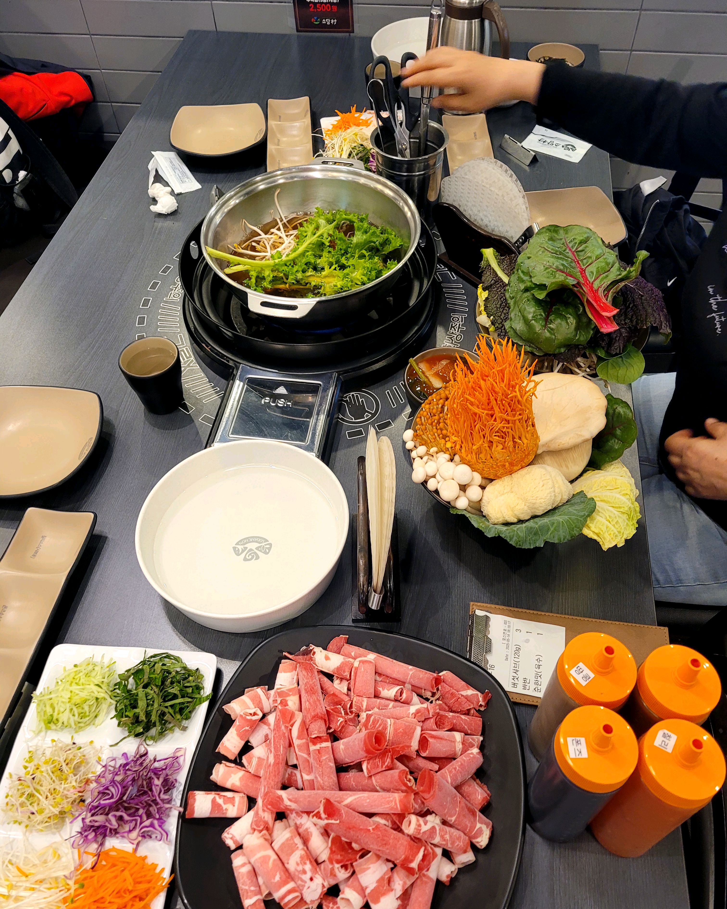 음식이 맛있어요.  신선해요.친절해요. - 인천 맛집 소담촌 송도점