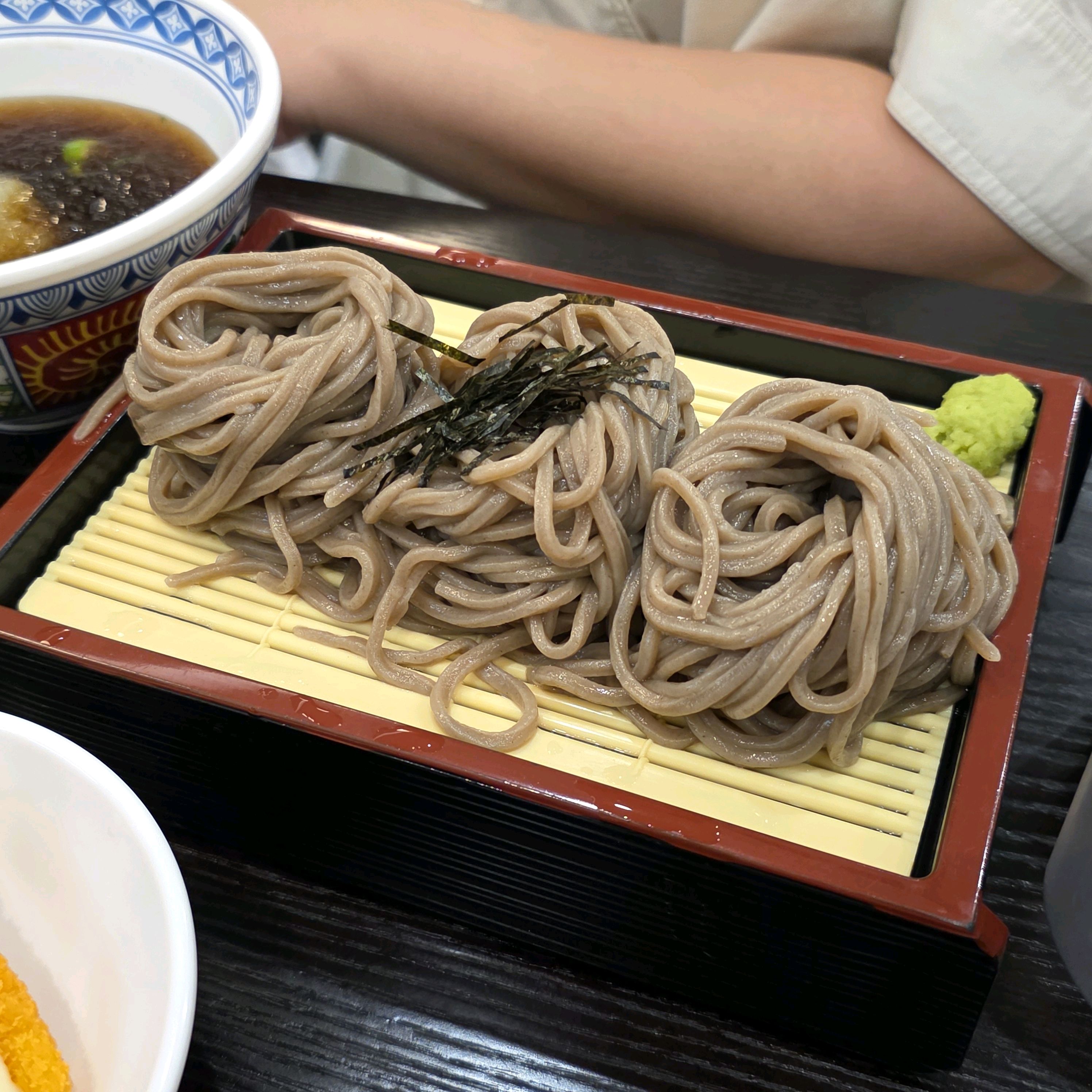 점심 시간에 맛있게 먹고 갑니다~~양도푸짐해서 배부르게 한끼먹었습니다 - 구파발 맛집 삼동소바 롯데몰 은평점