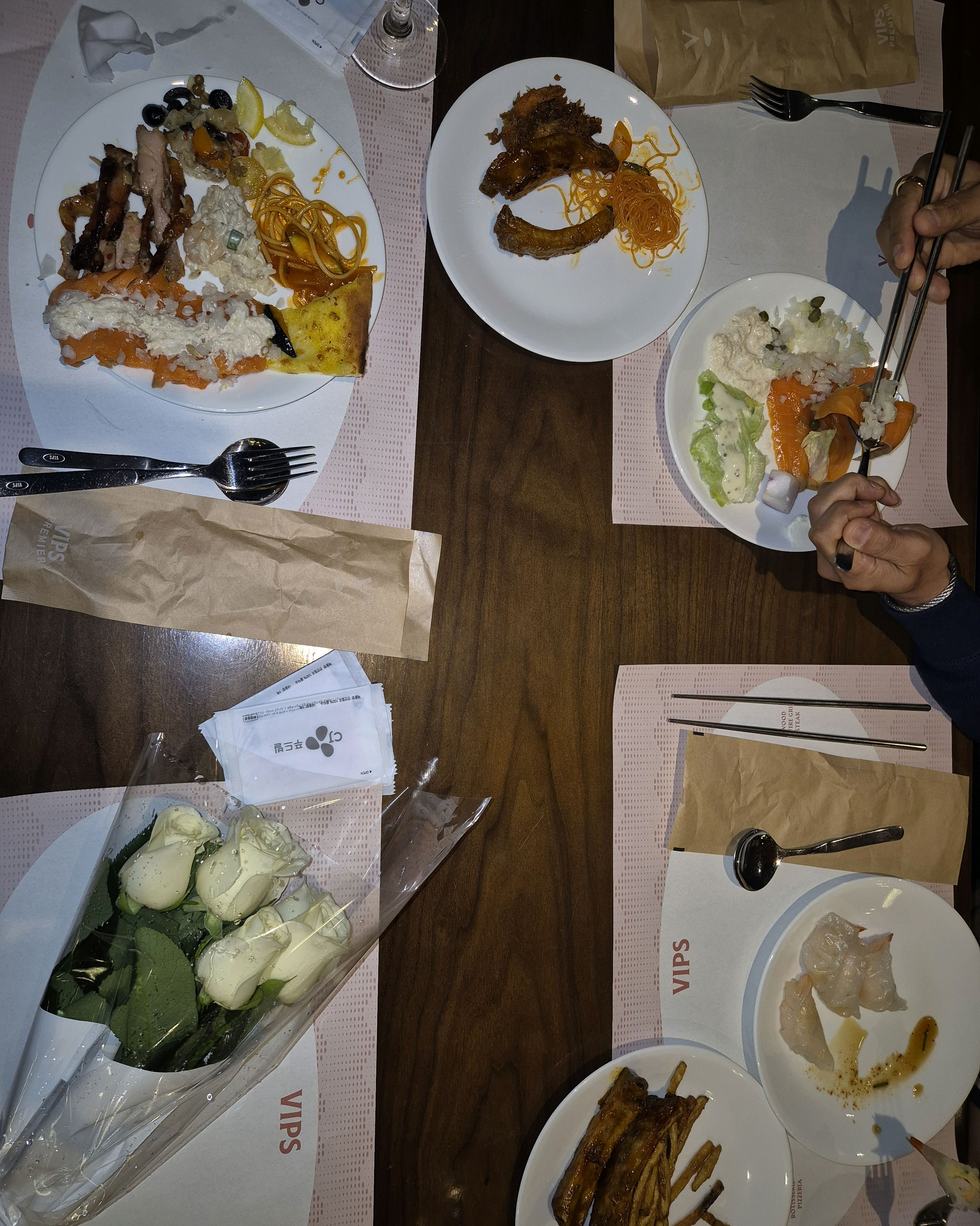 어린이날만 기념하다 둘째가 성년이 된 후 처음으로 결혼기념일을 챙기면서 이번에도 어김없이