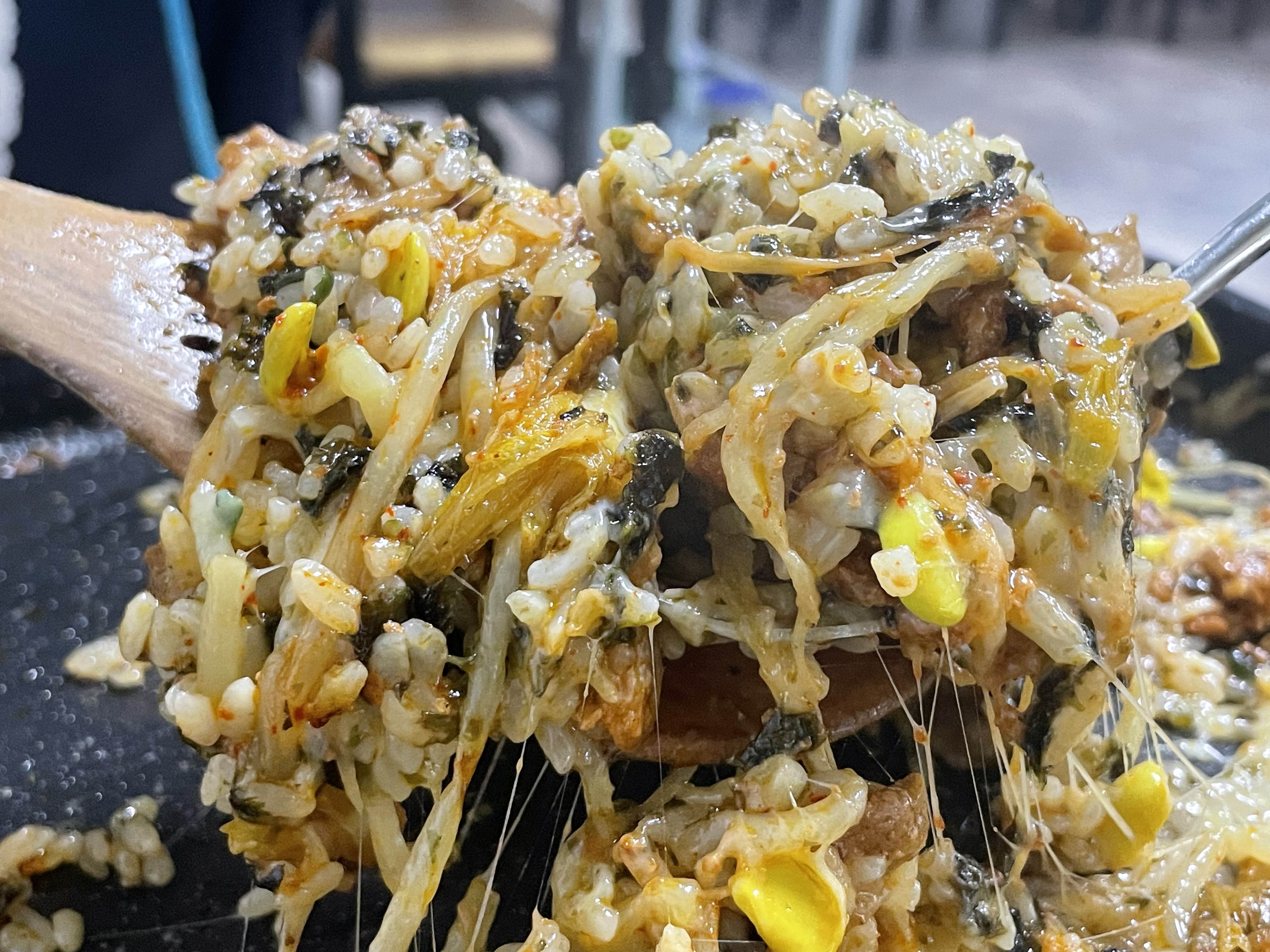 치즈가 쭉 늘어나는 볶음밥