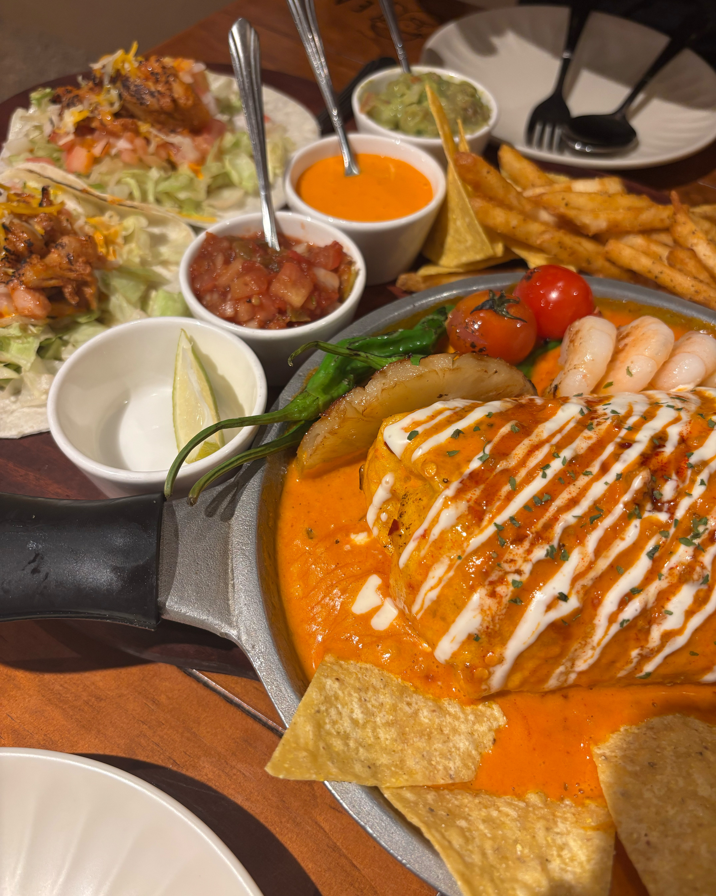 친구가 맛있다고 해서 방문해서 먹었는데 분위기도 넘 좋고 사장님이 진짜 세상친절해요ㅠㅠㅠ