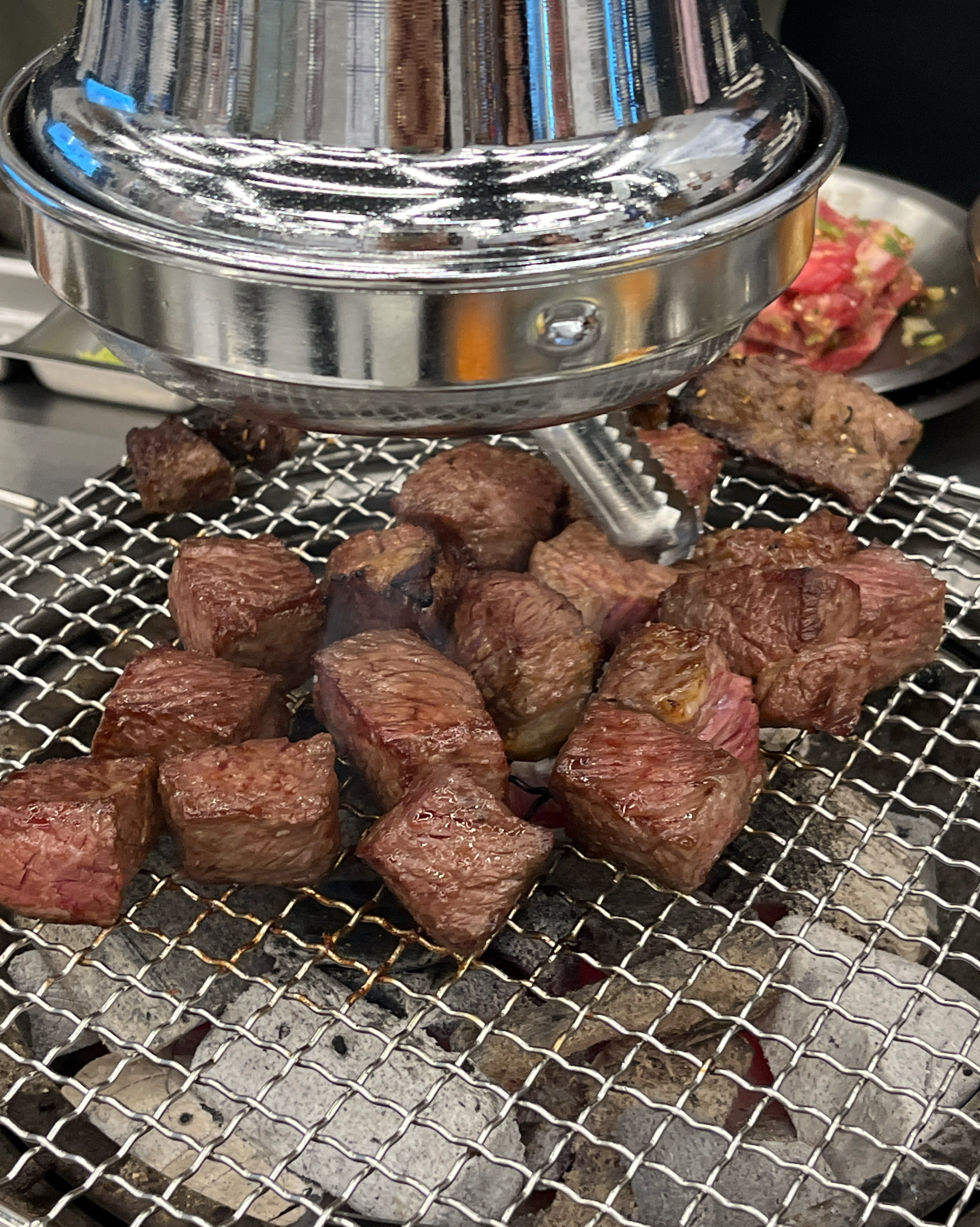 깍둑꽃살 고기 식감이 너무 너무 맛있고 육즙이 가득 해서 너무 맛있어요!! 그리고 양념소갈