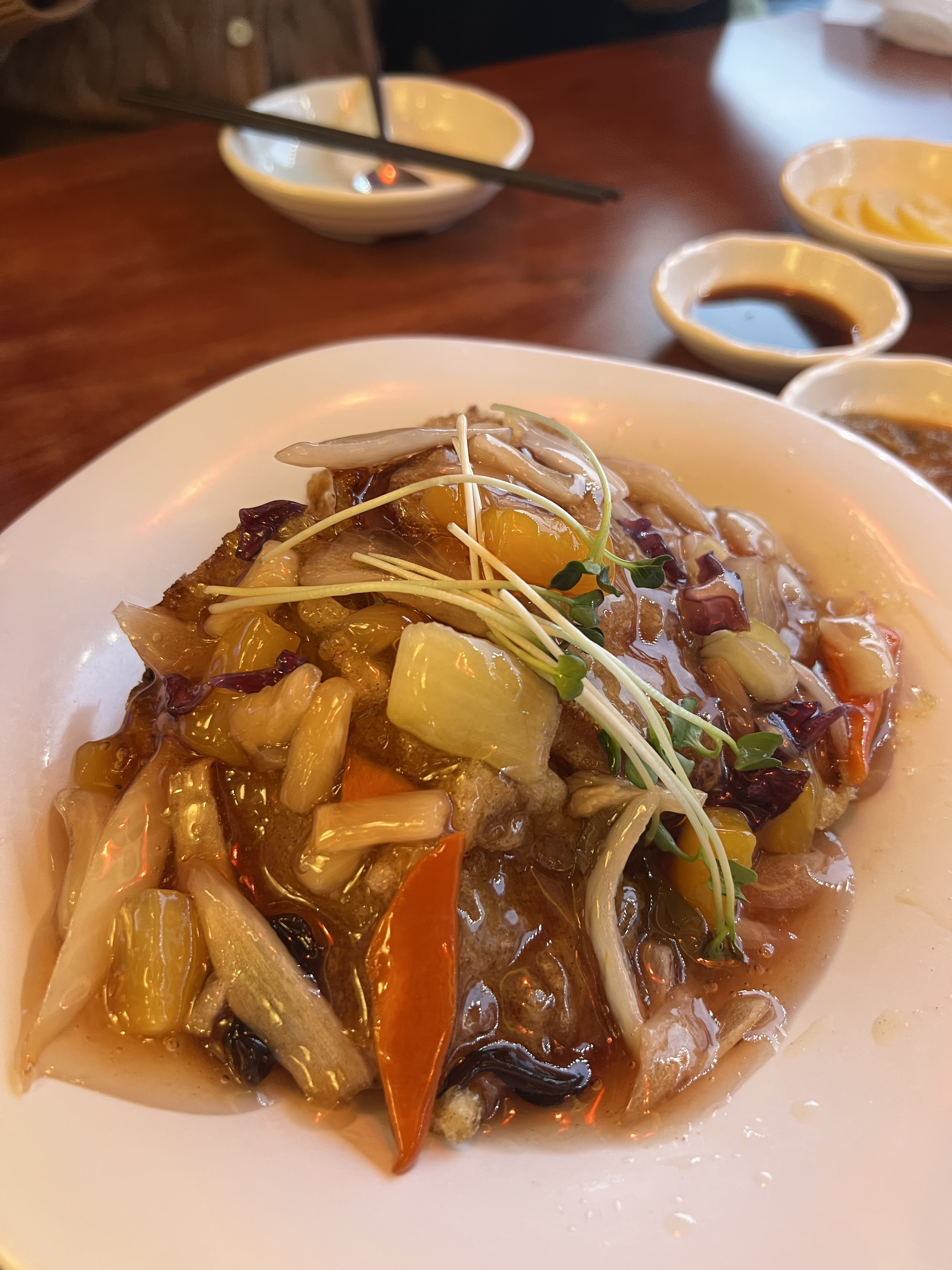 찹쌀 탕수육은 겉이 바삭해서 꿔바로우 느낌이라 맛있었고, 삼선짬뽕은 해산물이 많아서 바다향