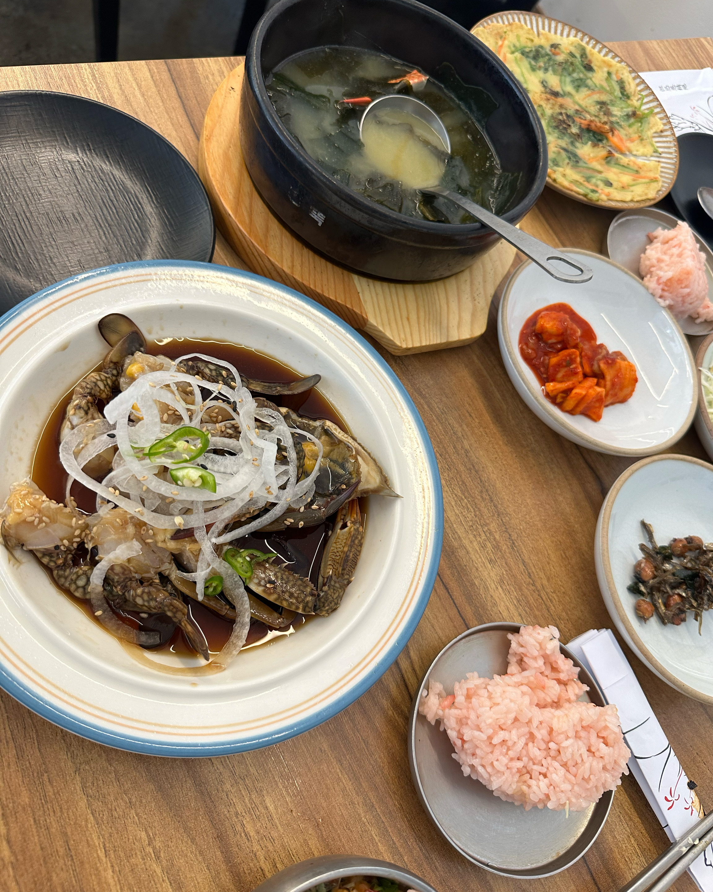 예약하고 방문했는데, 음식이 맛있고 직원분께서 친절히 해주셔서 너무 만족했습니다! - 대구 맛집 서해게장집