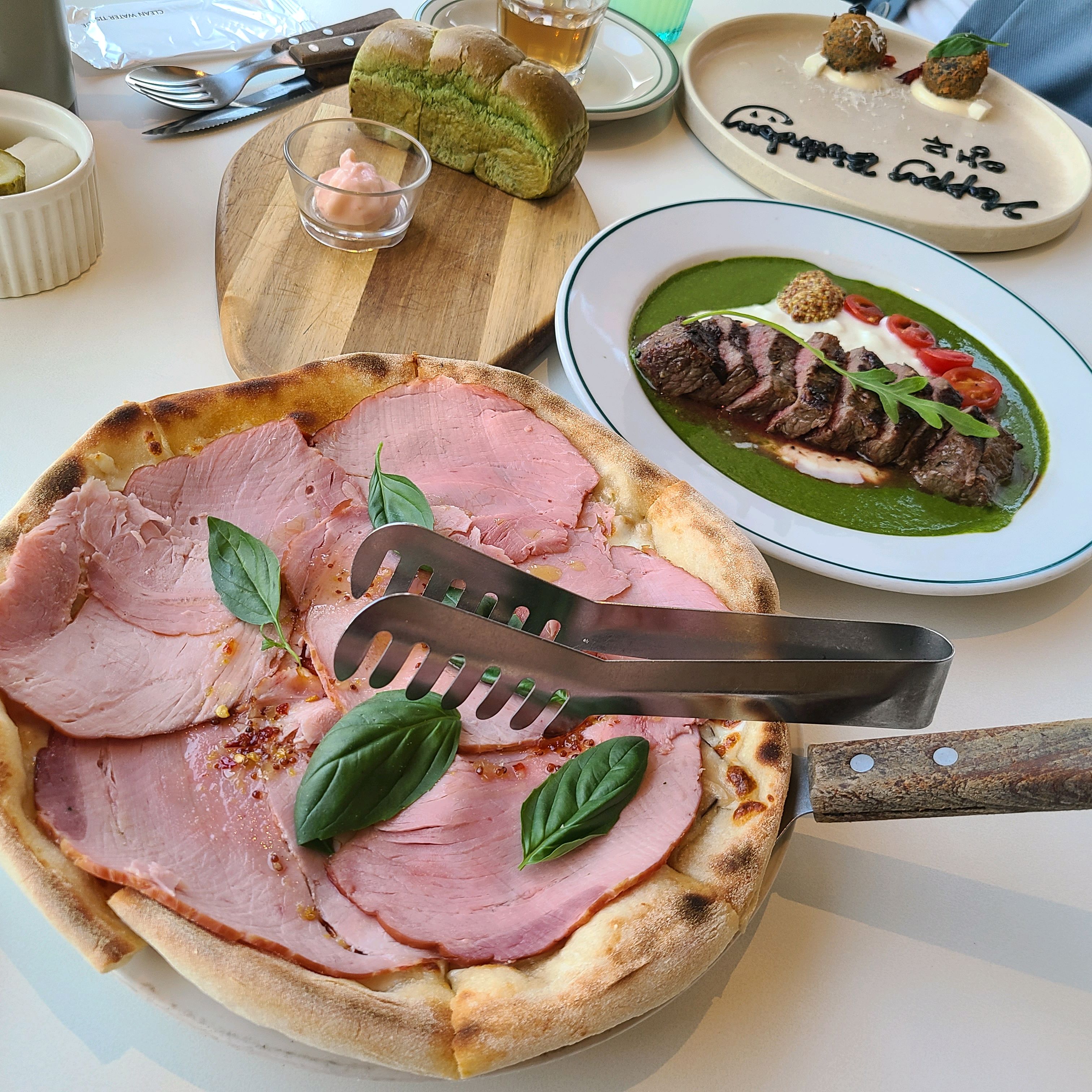 기념일이라 왔는데 분위기도 좋고 음식도 맛있고 아주 마음에 듭니다! - 대구 맛집 로렐트리 동촌유원지점