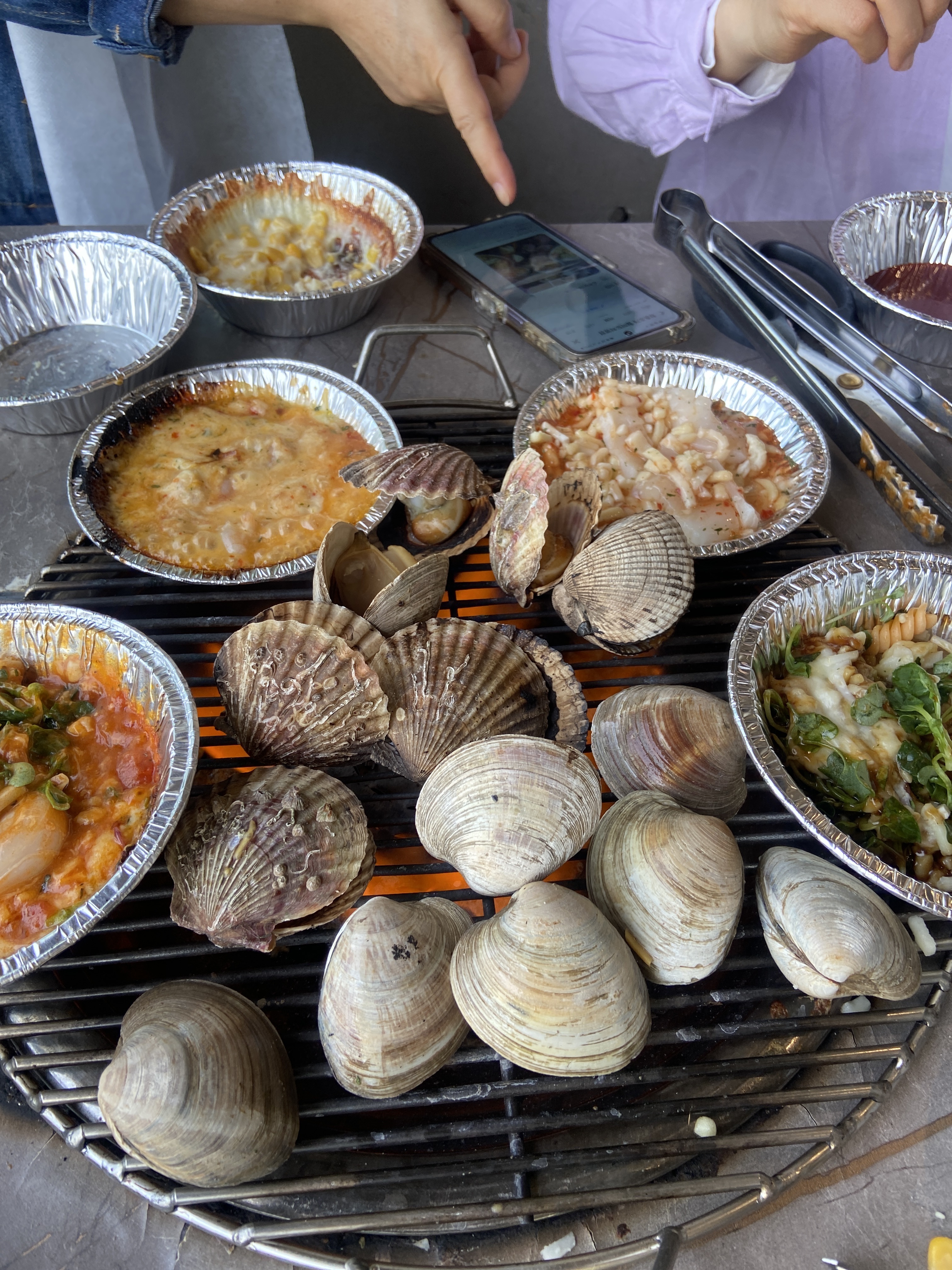 직원분 넘 친잘하세요 ^^뷰 푸짐하고 맛나용~~쵝고예용 - 인천 맛집 청춘조개 월미도직영점