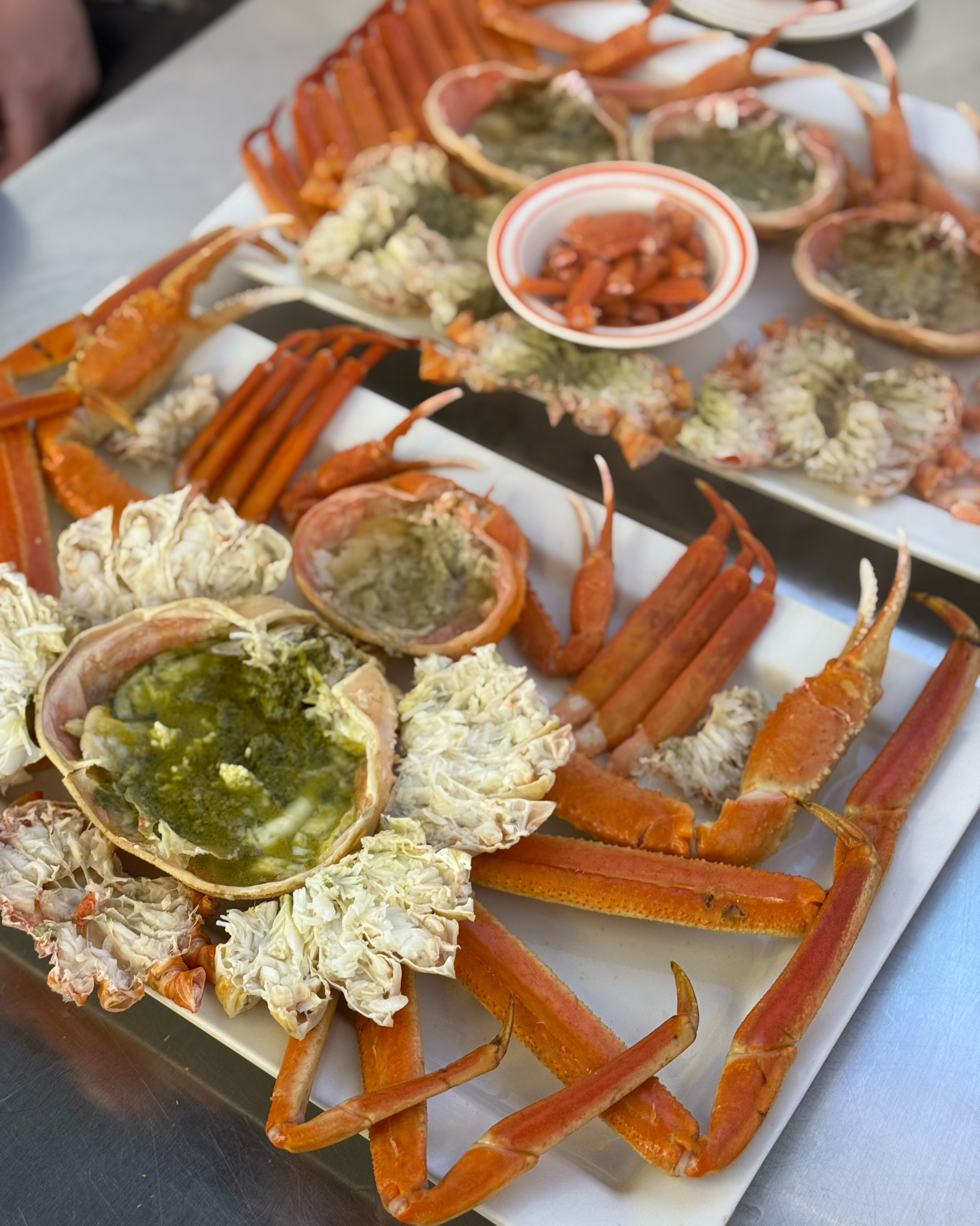 엄마랑 가족끼리 속초 여행을 와서 맛있는 대게가 먹고 싶어서 들렀는데! 게가 수율도 좋고
