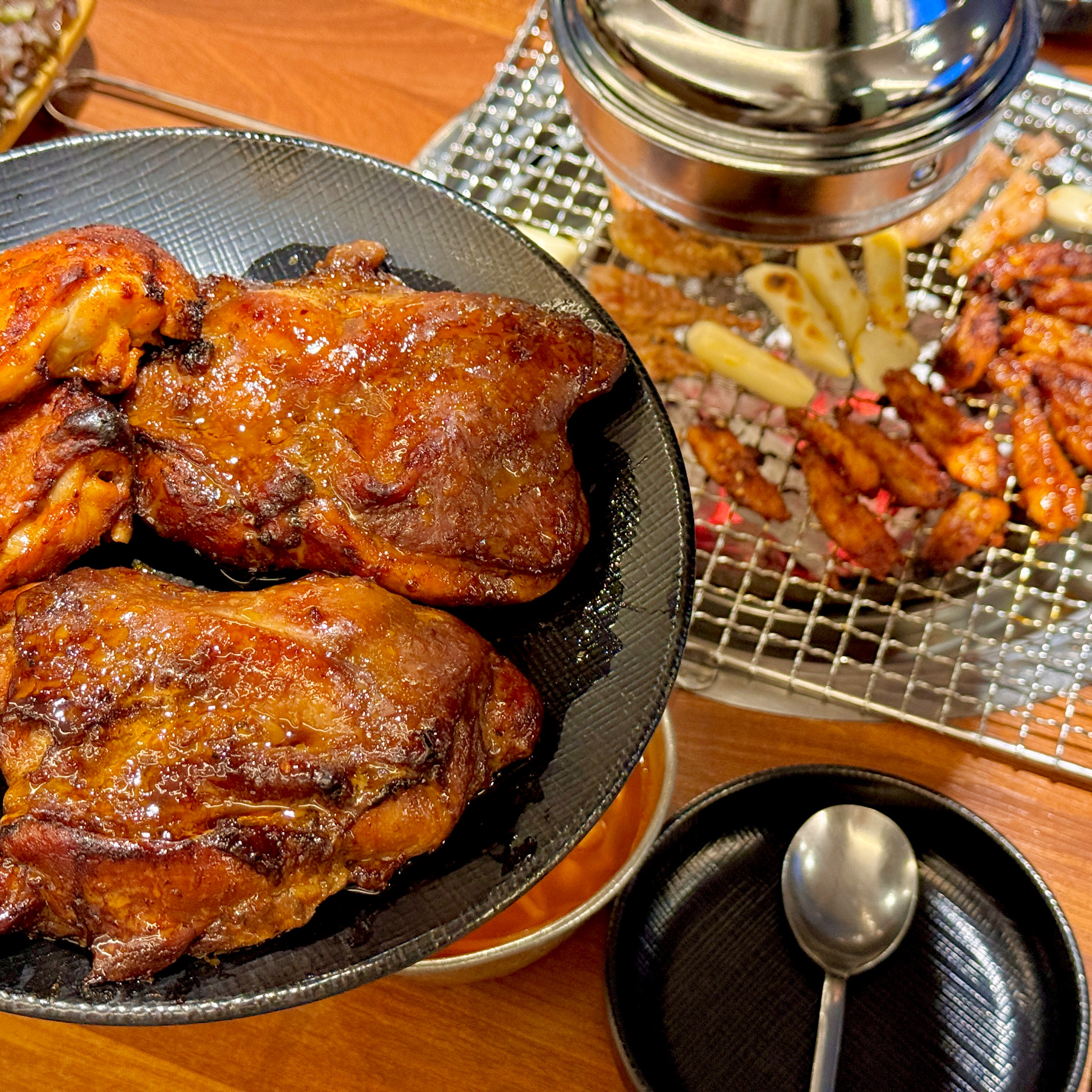 두툼한 고기가 정말 부드럽고 너무 맛있어요 간장도, 양념도 풍미가득해요! 1인1계란찜 감동