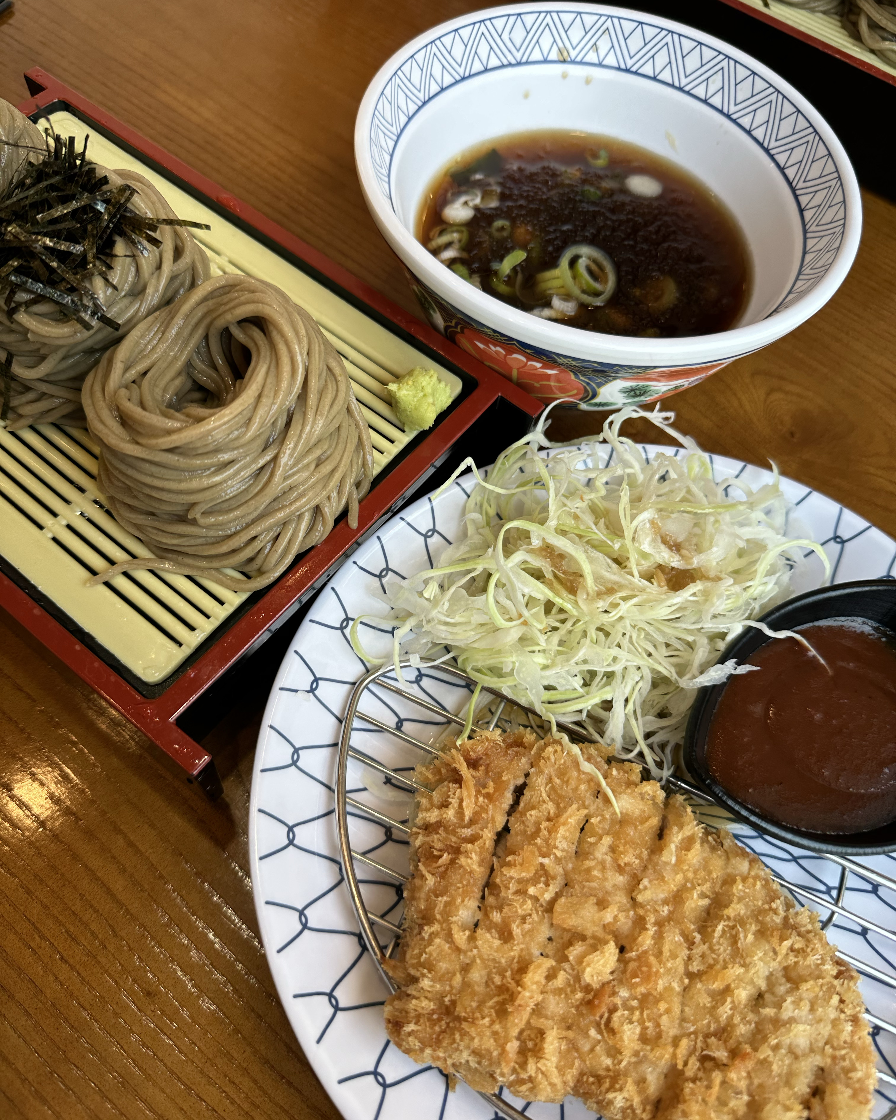 가게가 깨끗하고 주차도 편하고 삼동정식 맛있어요!! 소바랑 돈까스 모두 맛있어요~!! - 성북동 맛집 삼동소바 성북동점