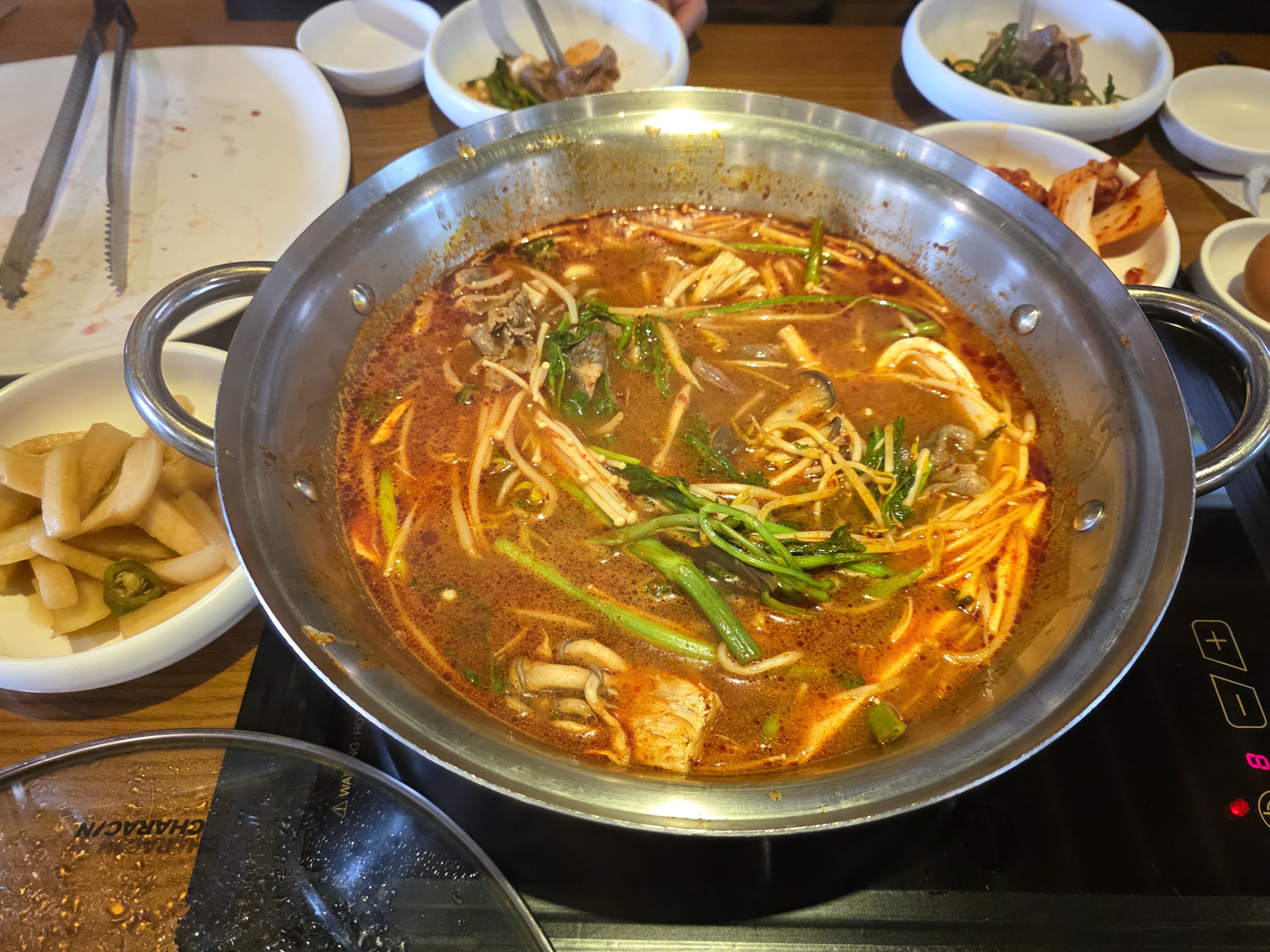 직원분들도 친절하시고 야채도 신선하고 고기도 아주 맛있었습니다. 가격도 괜찮고 자주 오고