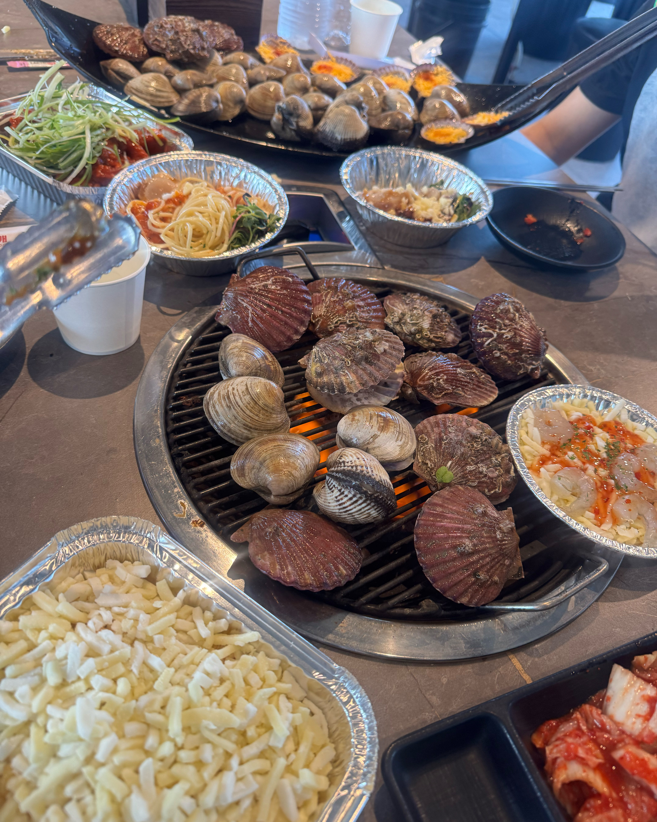 가족들과 좋은 하루 보내러 왔는데 너무너무 맛있고 알차네요 !!! 청춘 조개 구이 을왕본점