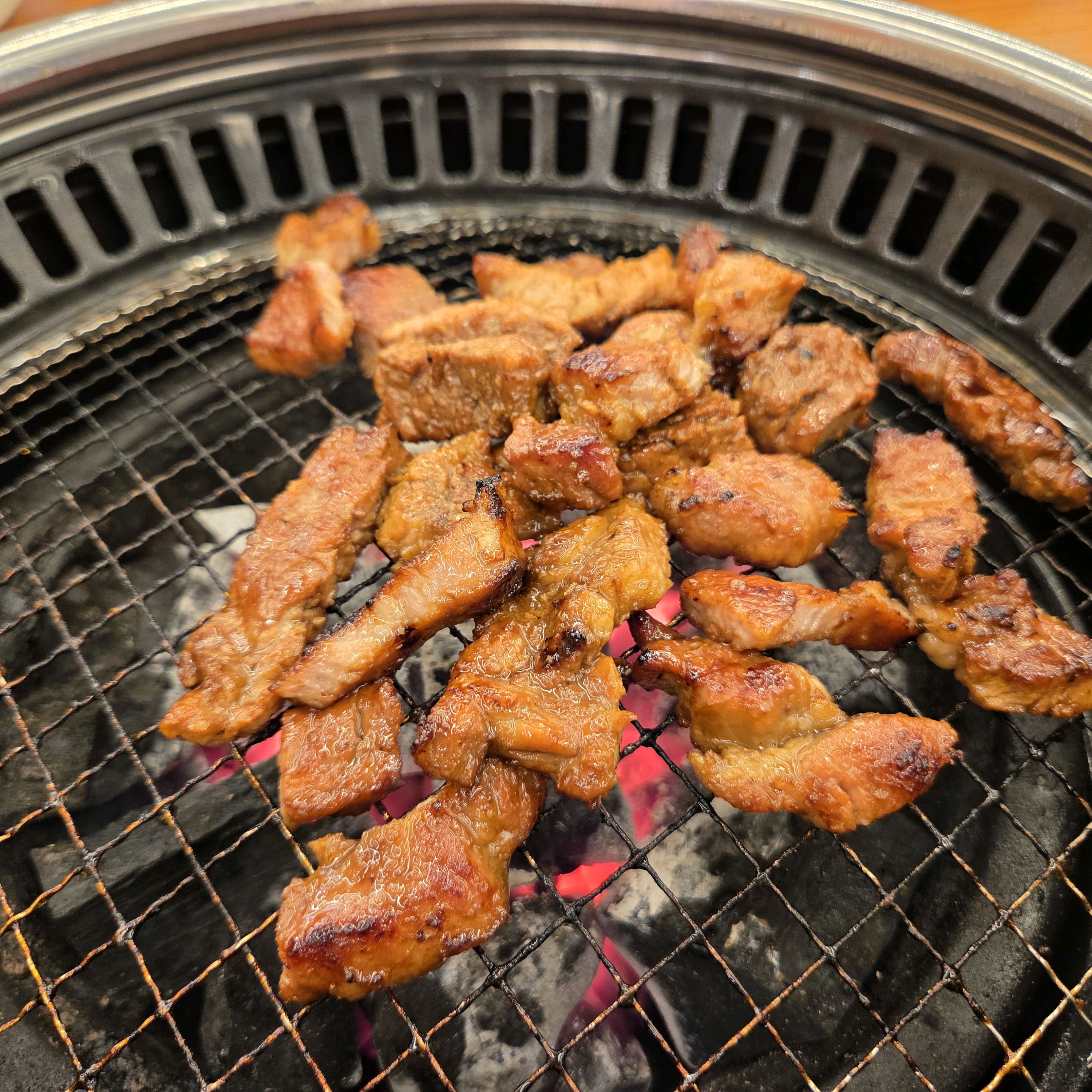 갈비+비냉 같이 시켜봤어요. 면도 얇고 불지않게 딱 좋게 삶아져서 먹기 너무 좋았고 양념도