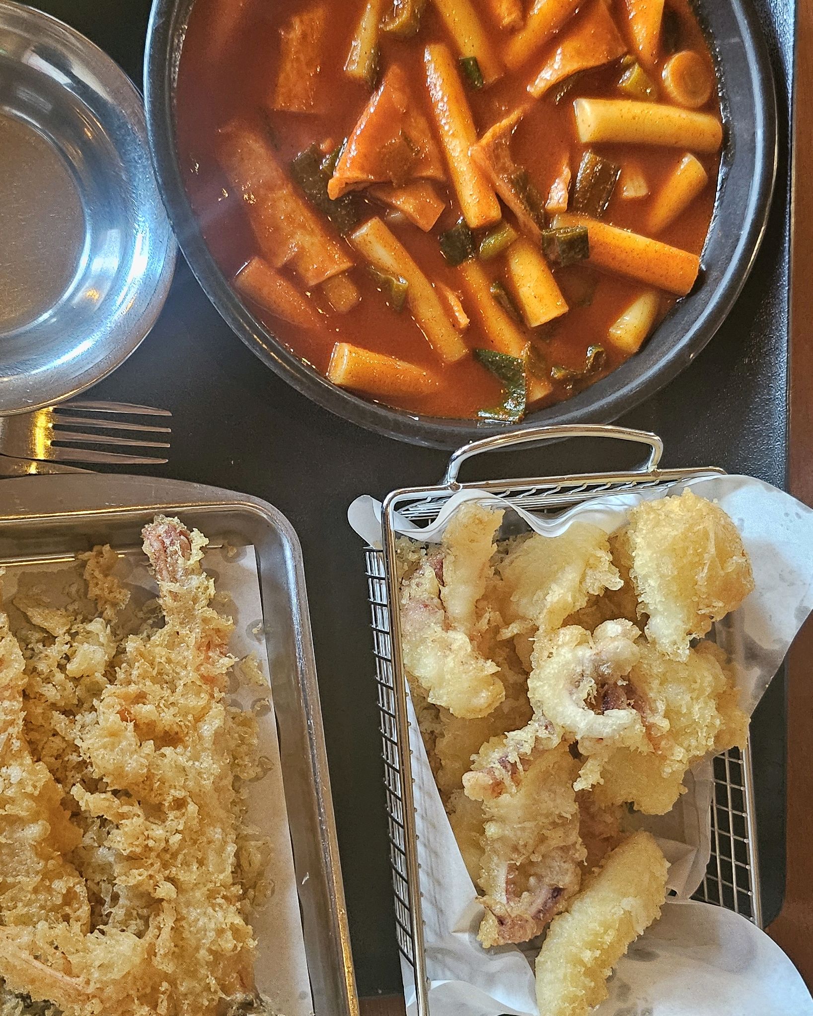 한치튀김이 유명해서 먹어보고싶었는데 여기는 그냥 튀김 맛집이네요. 완전 바삭하고 잡내 하나