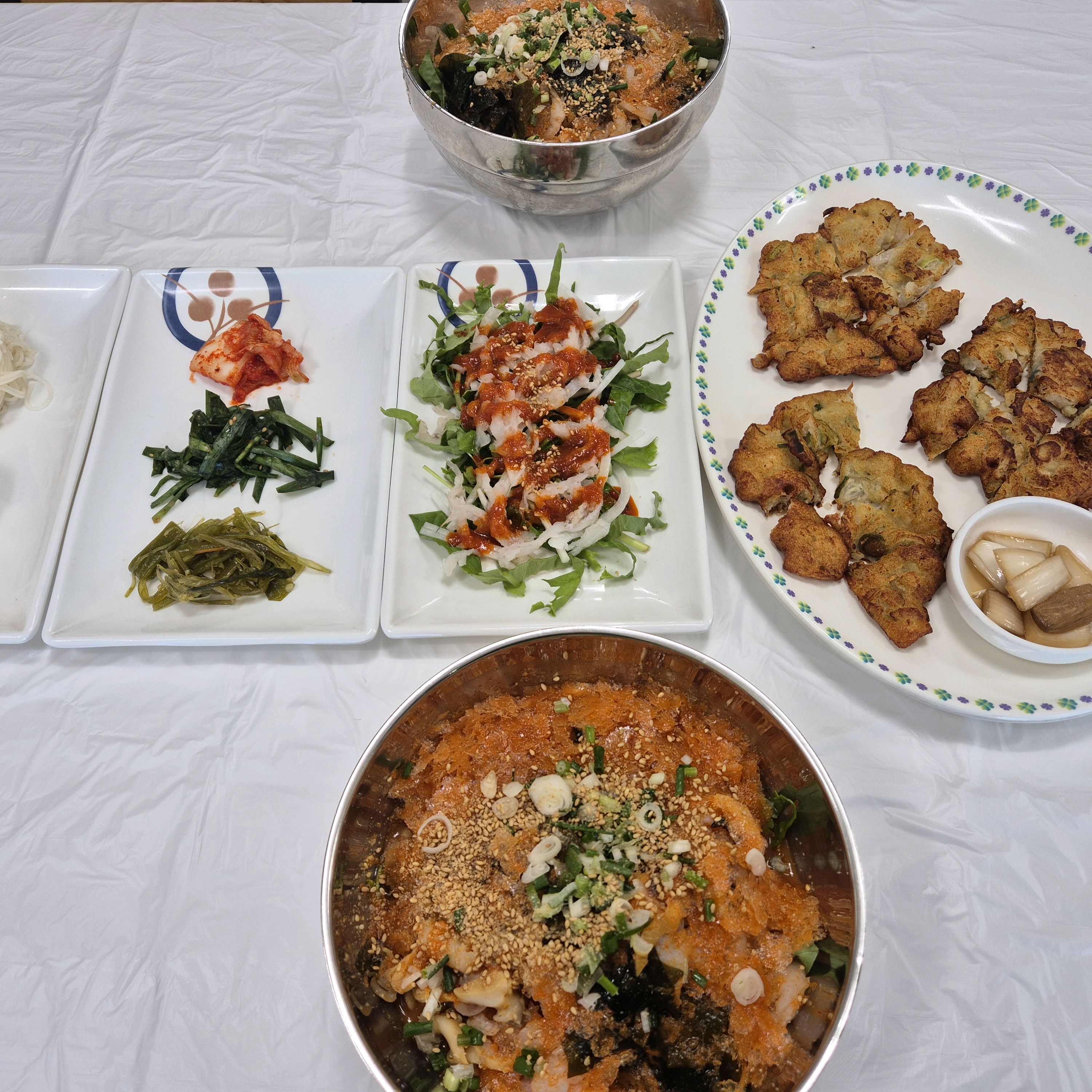 물회 먹고 싶어서 와봤는데 사장님 추천 빈대떡도 맛있고 너무 맛있습니당!! 강릉 오시면 꼭