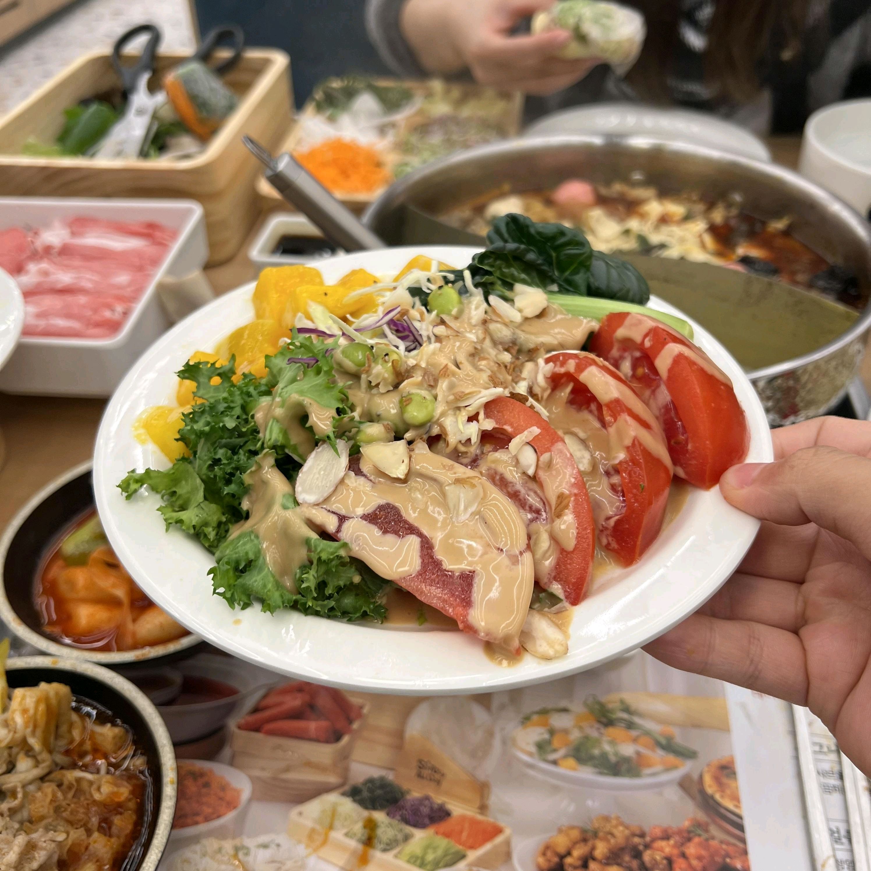 여유 있게 먹고 싶을 때 가기 좋은 곳이에요 무제한으로 샤브샤브를 즐길 수 있어서 만족도 