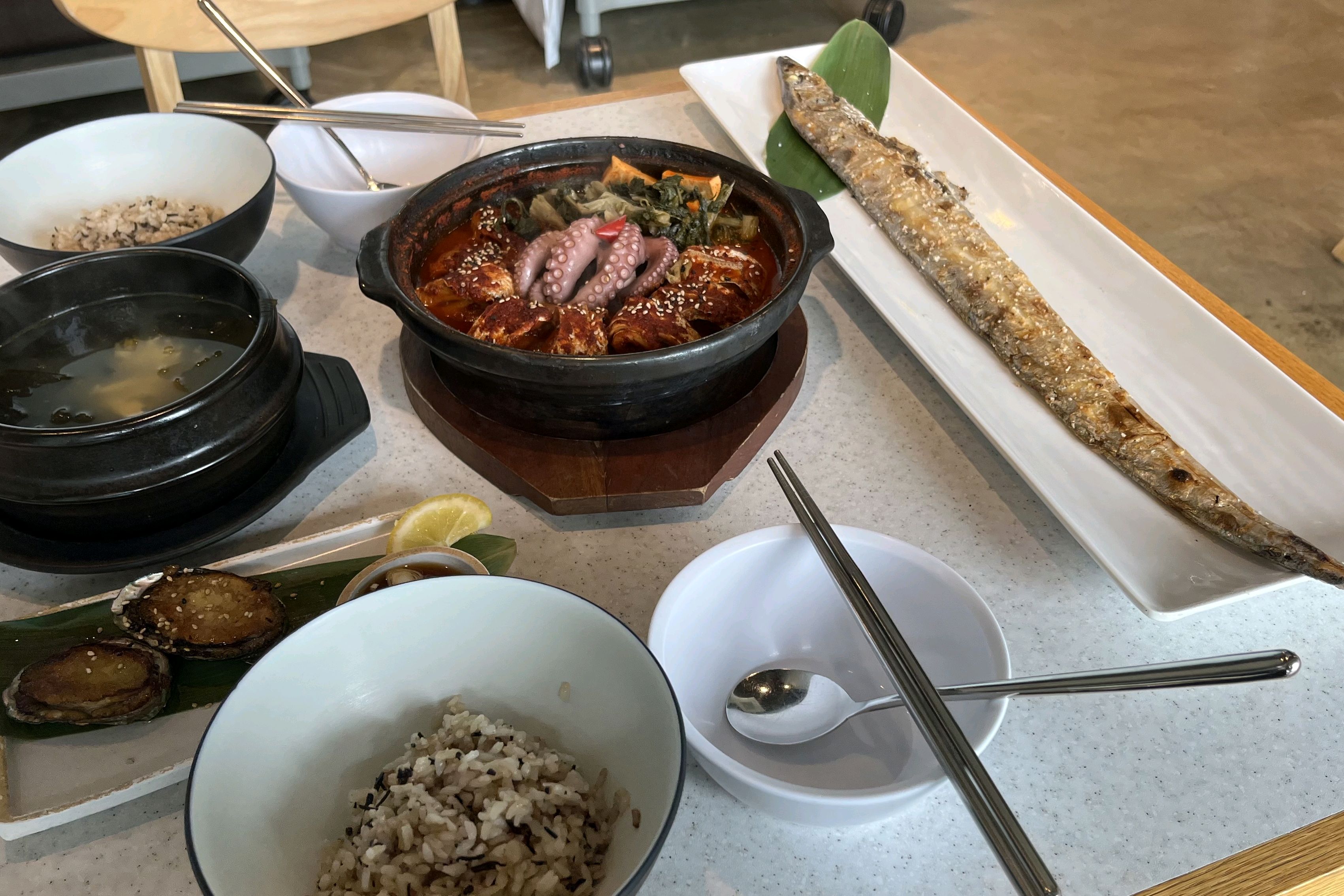 딸이 찾은 맛집이래서 방문했는데 양도 푸짐하고 너무 맛있네요~ 순살 갈치라 먹기 편하고 간