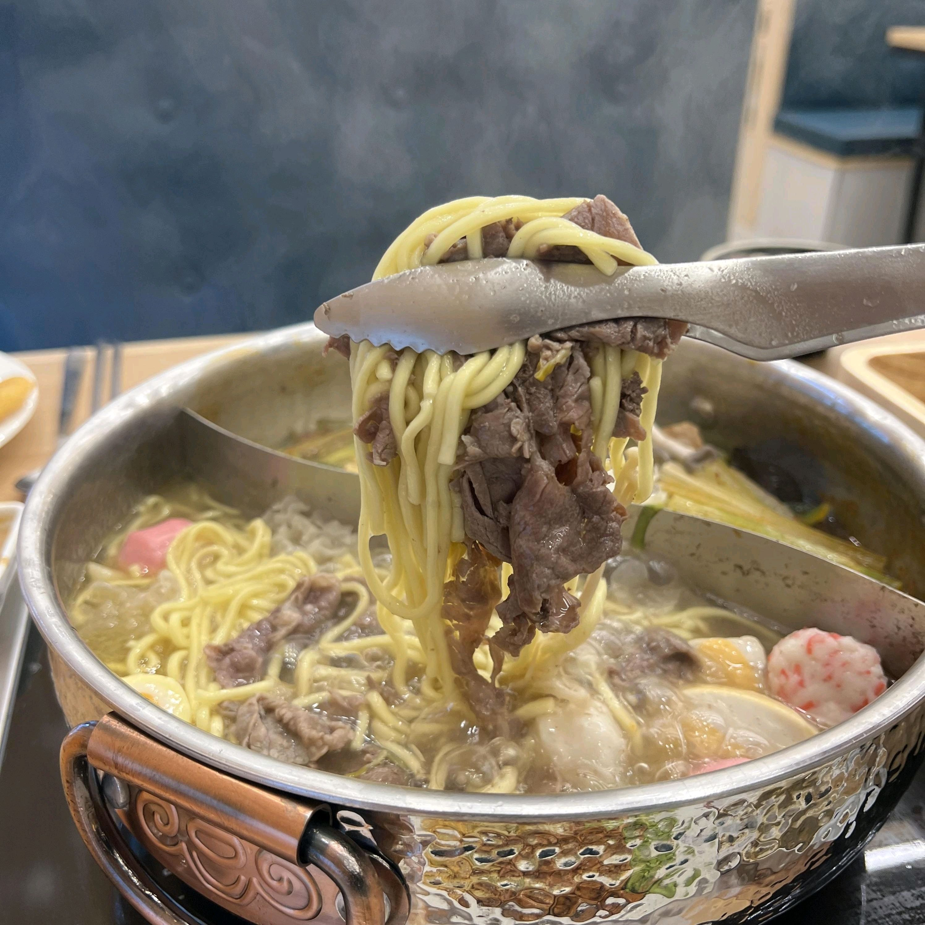 친구가 추천해서 가봤는데 정말 맛있게 먹고 왔어요 야채가 신선하고 소고기도 고급지게 나와서