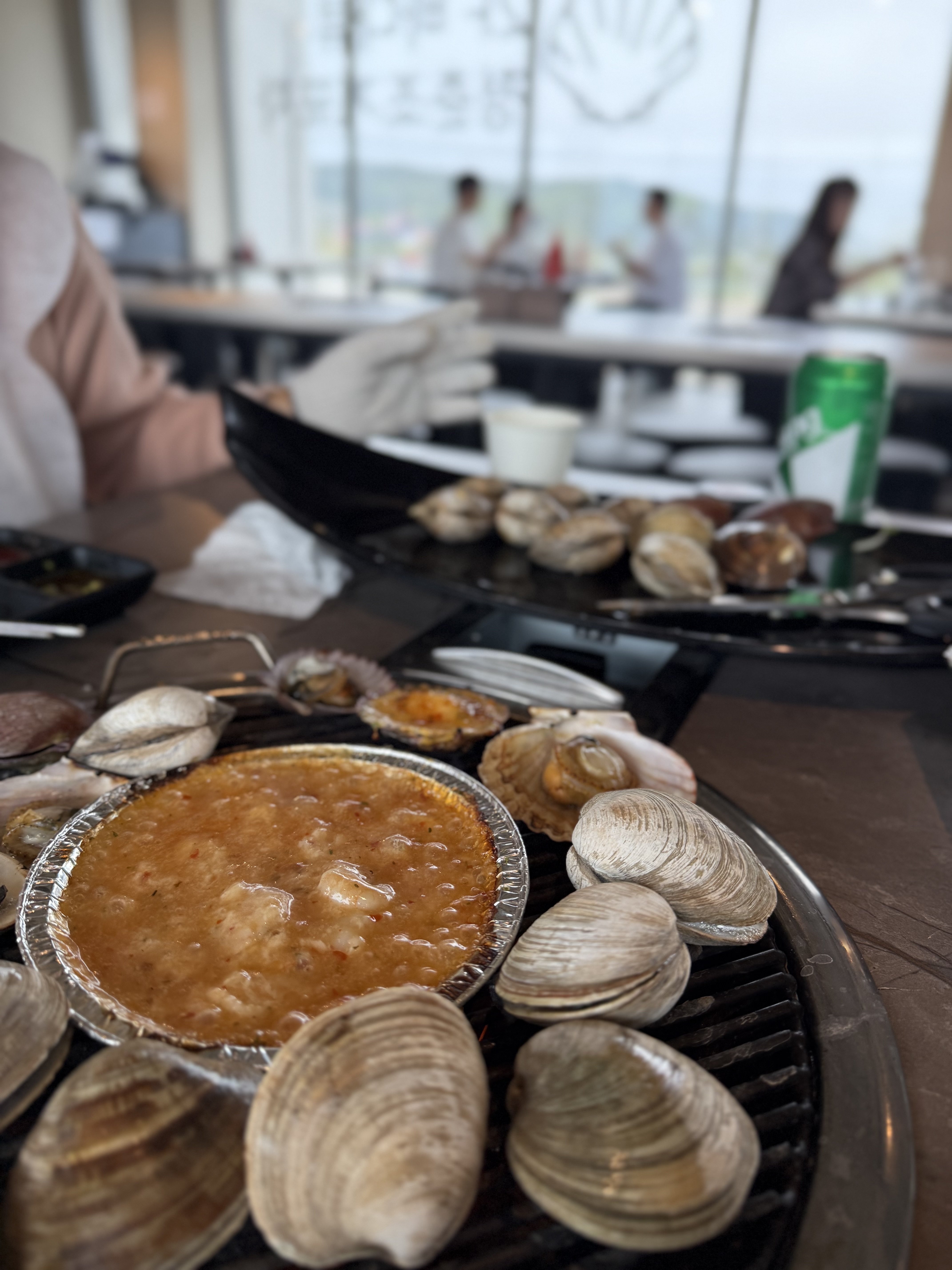 엄마랑 둘이 데이트 하러 왔는데 분위기도 좋고 신선해서 맛있어요 셀프바에 파불고기랑 해물라