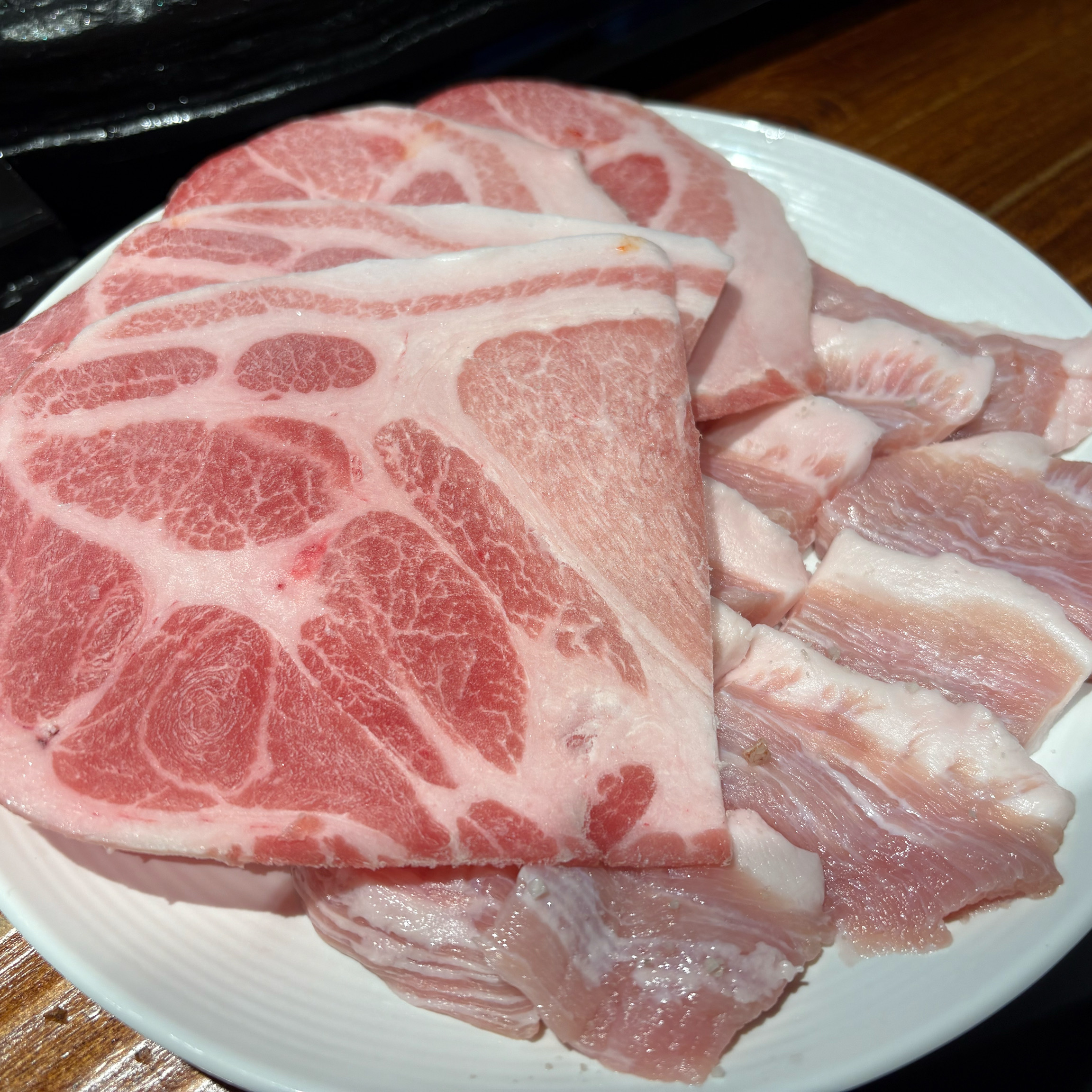 고기질이 좋고 맛있어요~ 자리가 넓직하니 좋네오 - 인천 맛집 석돈