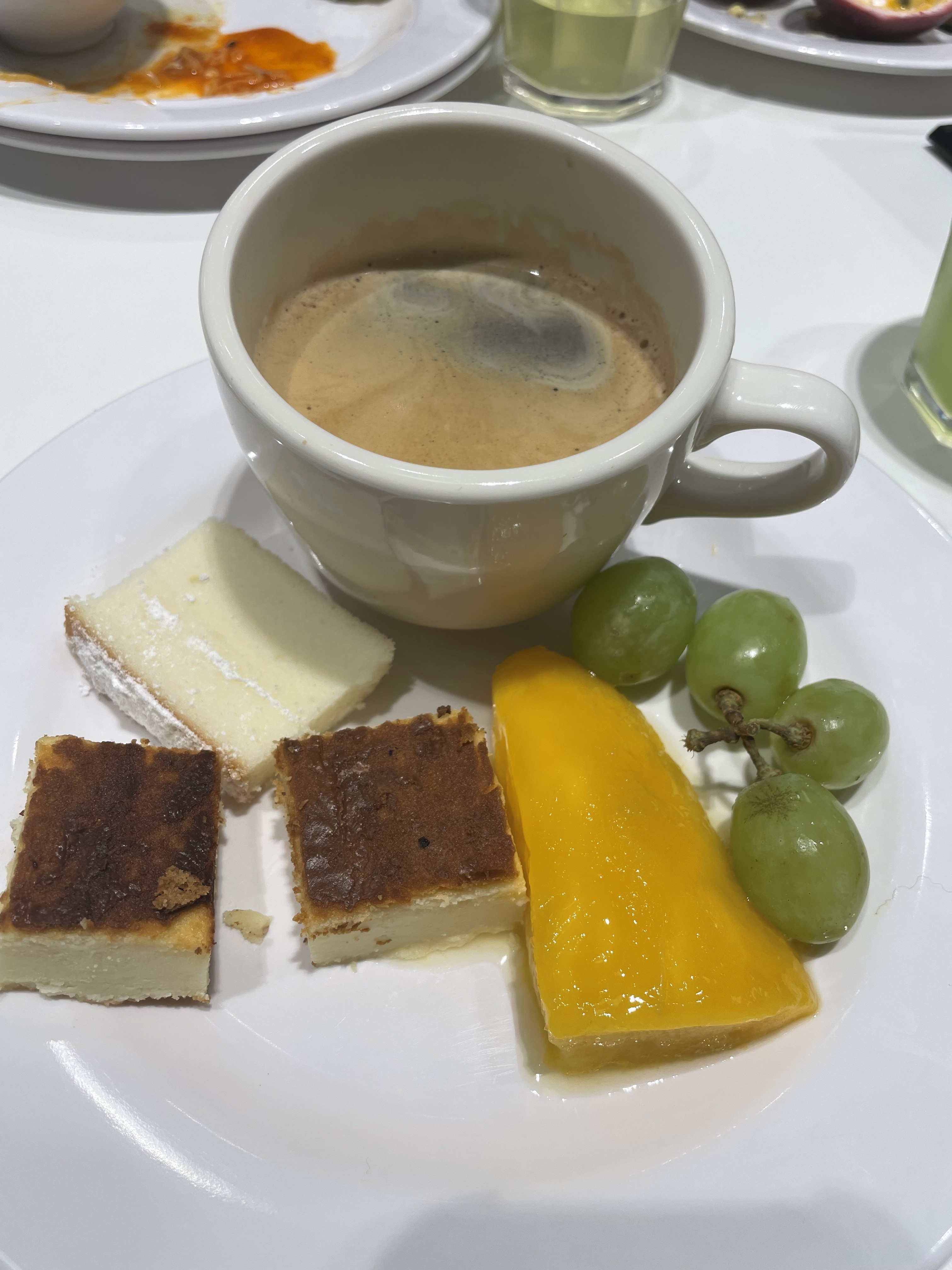 예약했어도 직원응대가 필요해서 대기했어요 - 인천 맛집 애슐리퀸즈 인천아인병원점