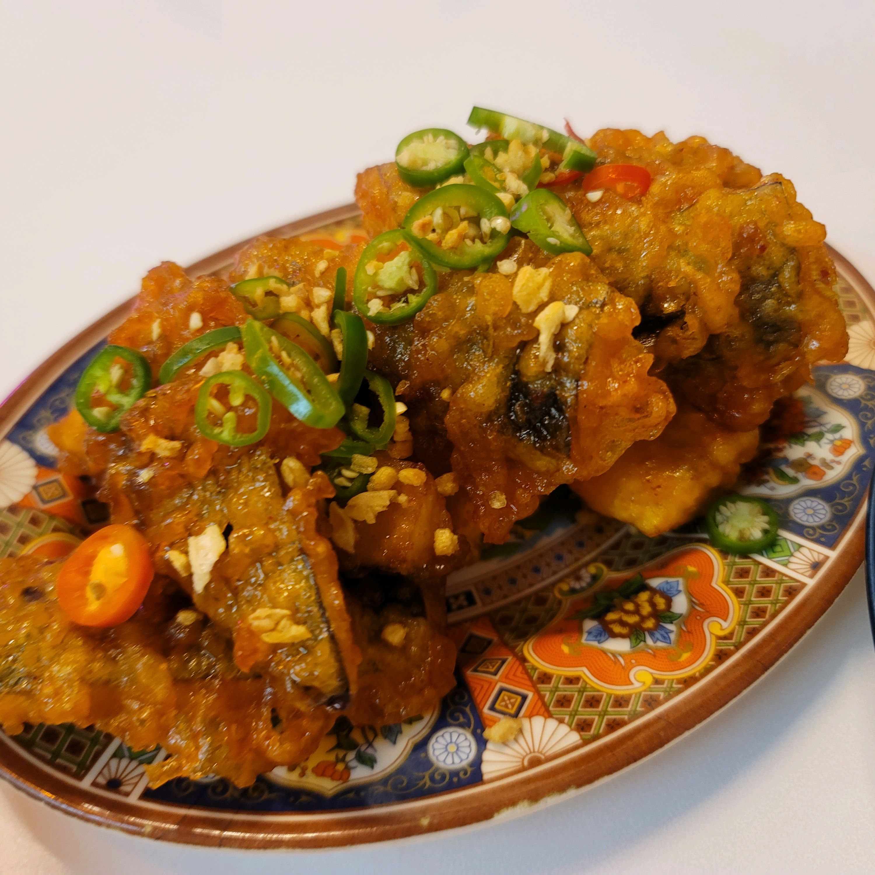 메뉴 하나하나 다 맛있어요. 가지튀김은 양념 추천 받아서 먹었는데 잘한 선택이었어요. - 대구 맛집 덕클 대구 삼덕점