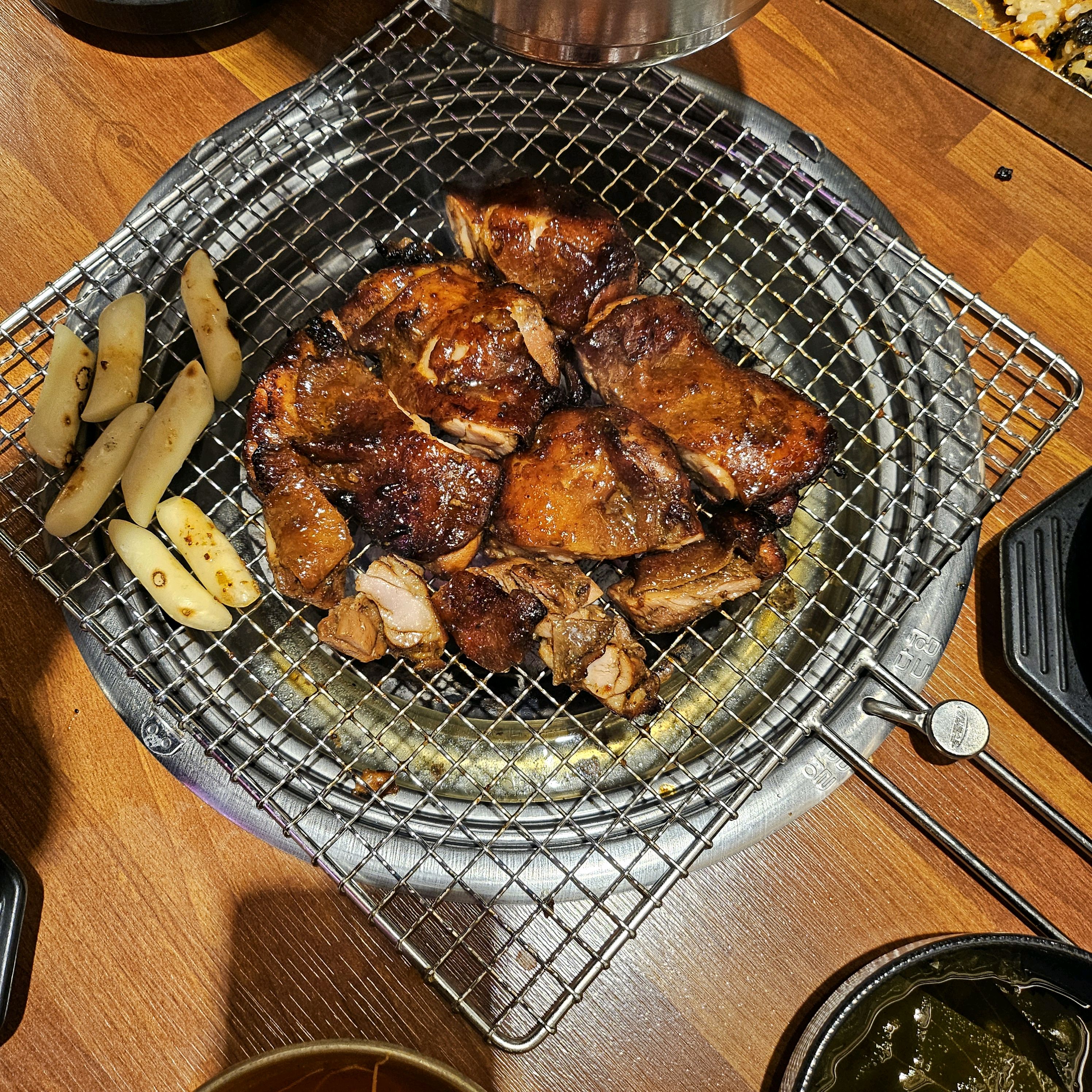 오픈했을때 한번가고 이번이 두번째 방문인데요~~ 여전히 맛있고 친절하고 손님 엄청 많았어요