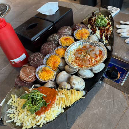조개구이를 오랜만에 먹었는데 되게 맛있게 먹었고 매장이 크고 청결해서 너무 좋아요 - 인천 맛집 청춘조개 을왕리본점
