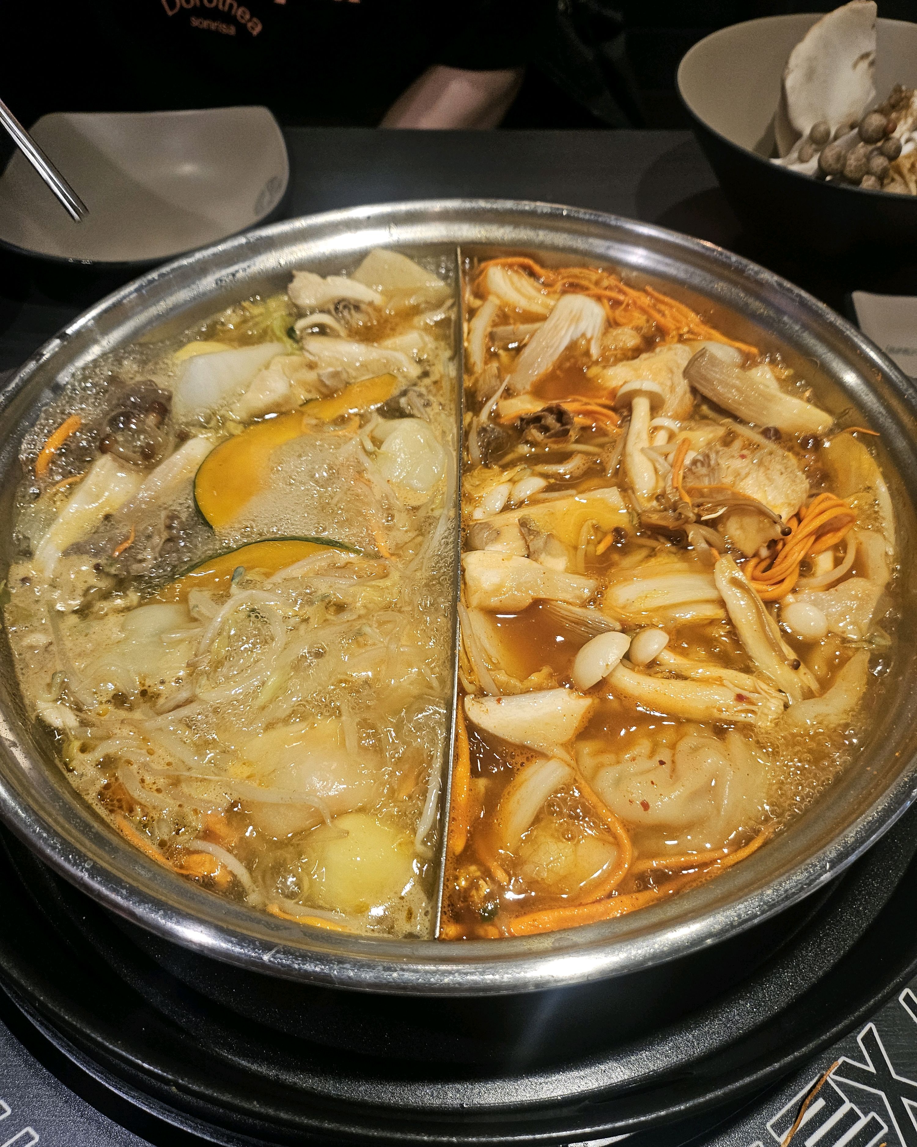 일단 깨끗해서 너무 좋았어요.재료도 신선하구 직원들도 너무 친절했어요. 맛도 좋았구 가성비