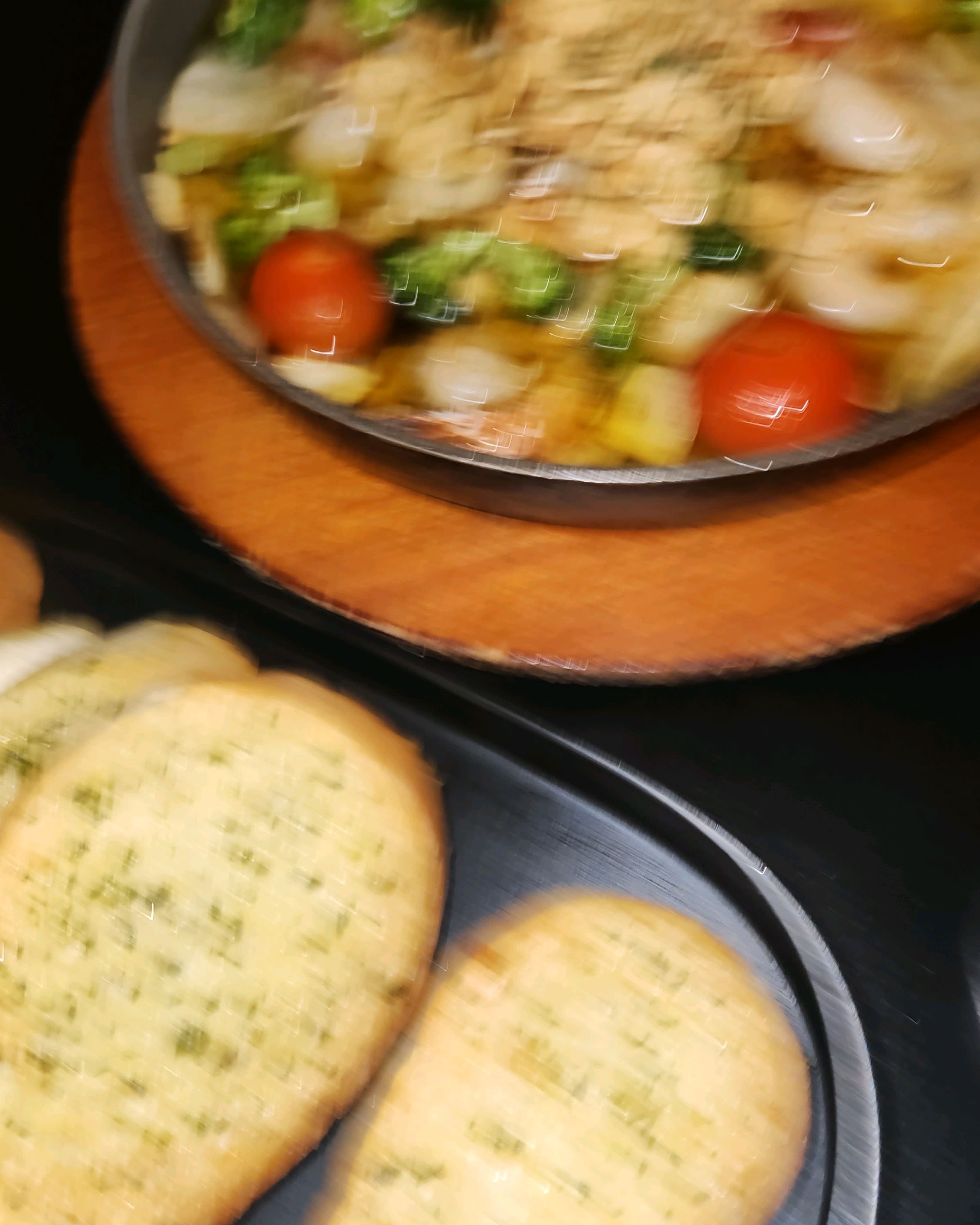 학교 끝나고 온 맛집. 선배가 추천해줬습니다. 감바스가 진짜 맛있어요ㅎㅎ 특히 룸이라서 대