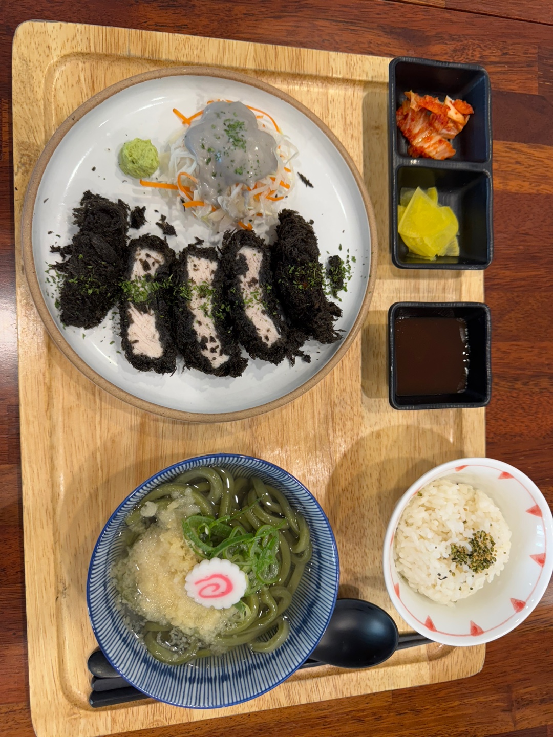 혼밥 하러 갔었는데, 분위기가 편해서 좋았어요👍🏻 - 제주 맛집 한라미담우동