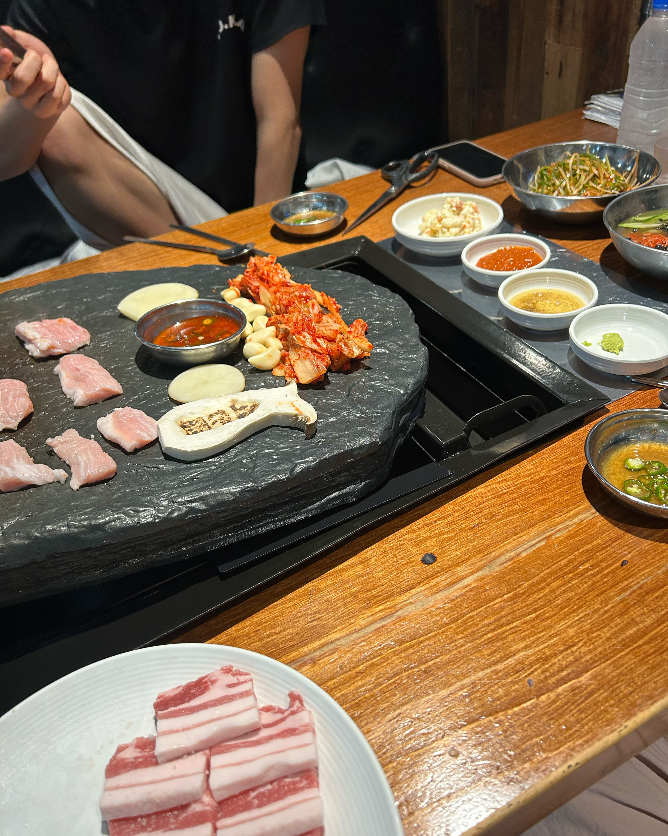 가격이 엄청 저렴한 편도 아니지만 엄청 비싼편도 아니라고 생각합니다! - 인천 맛집 석돈