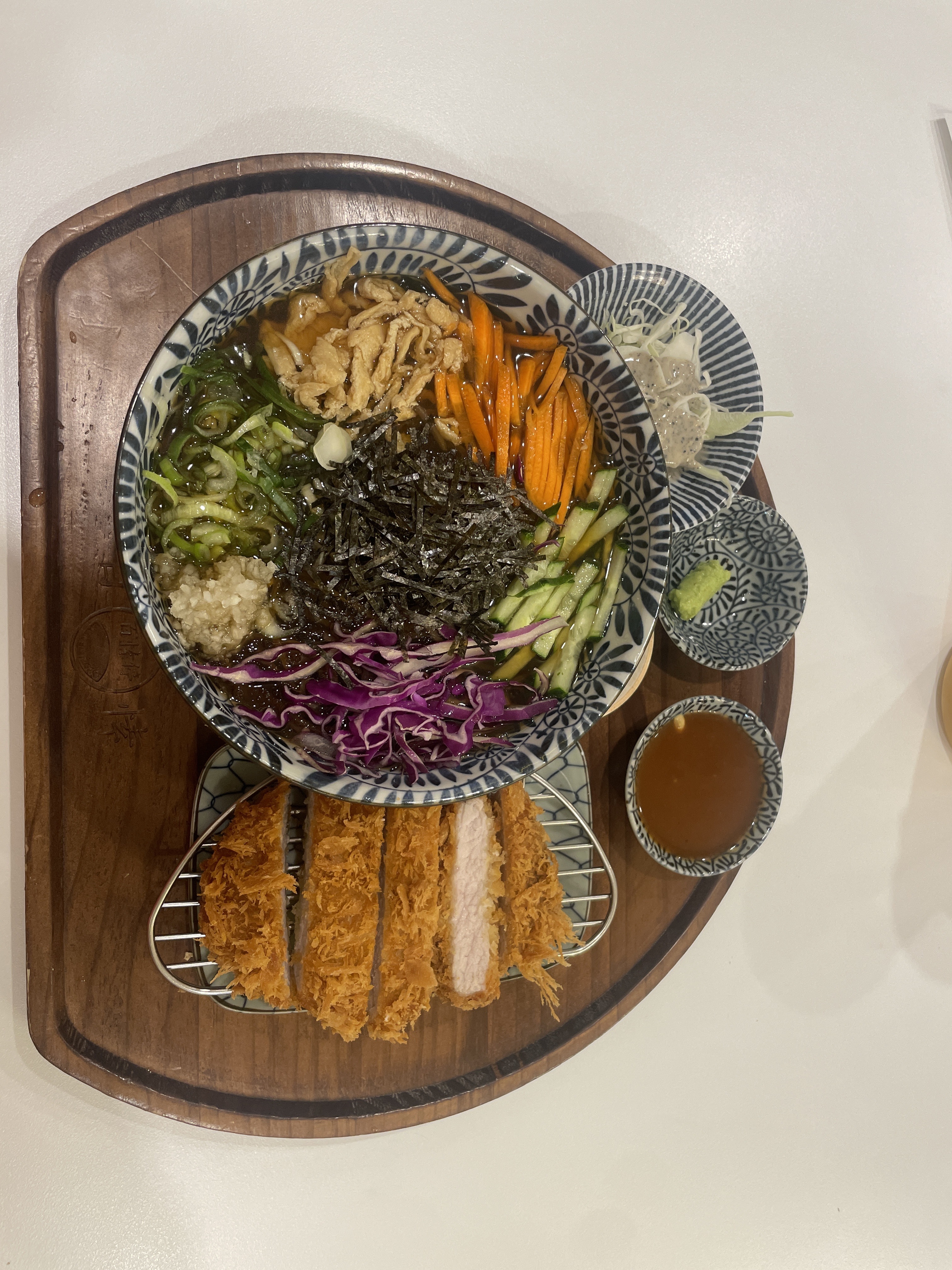 너무 맛집이고 정말 맛있어요. 직원분도 친절하셔서 너무 만족해요ㅎㅎ. 매장도 깔끔하고 좋네