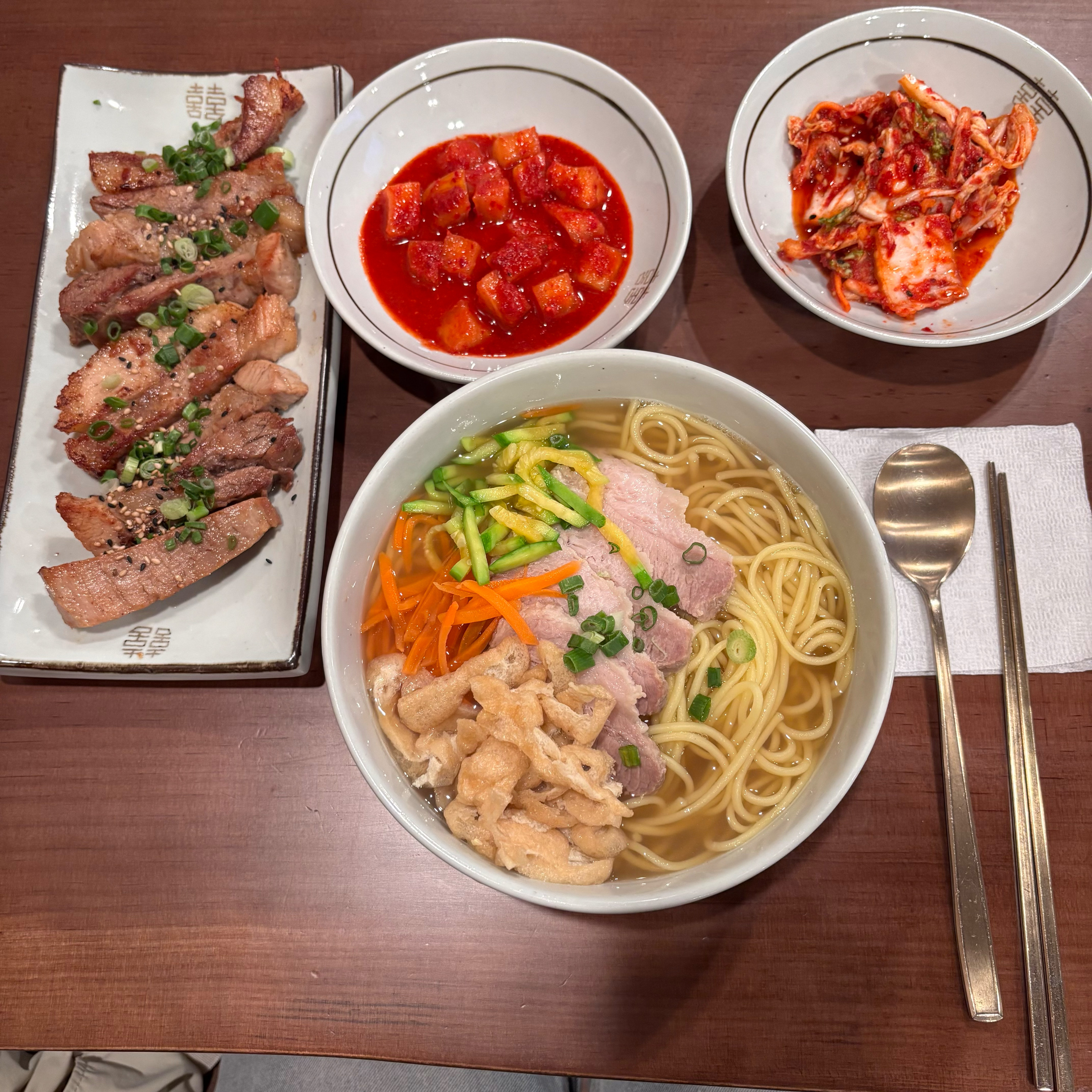 음식 양도 많고 따로 간 안해도 맛있어요ㅎㅎ 특히 산적이 짱 맛이에요!!!!! 산적 꼭꼭 