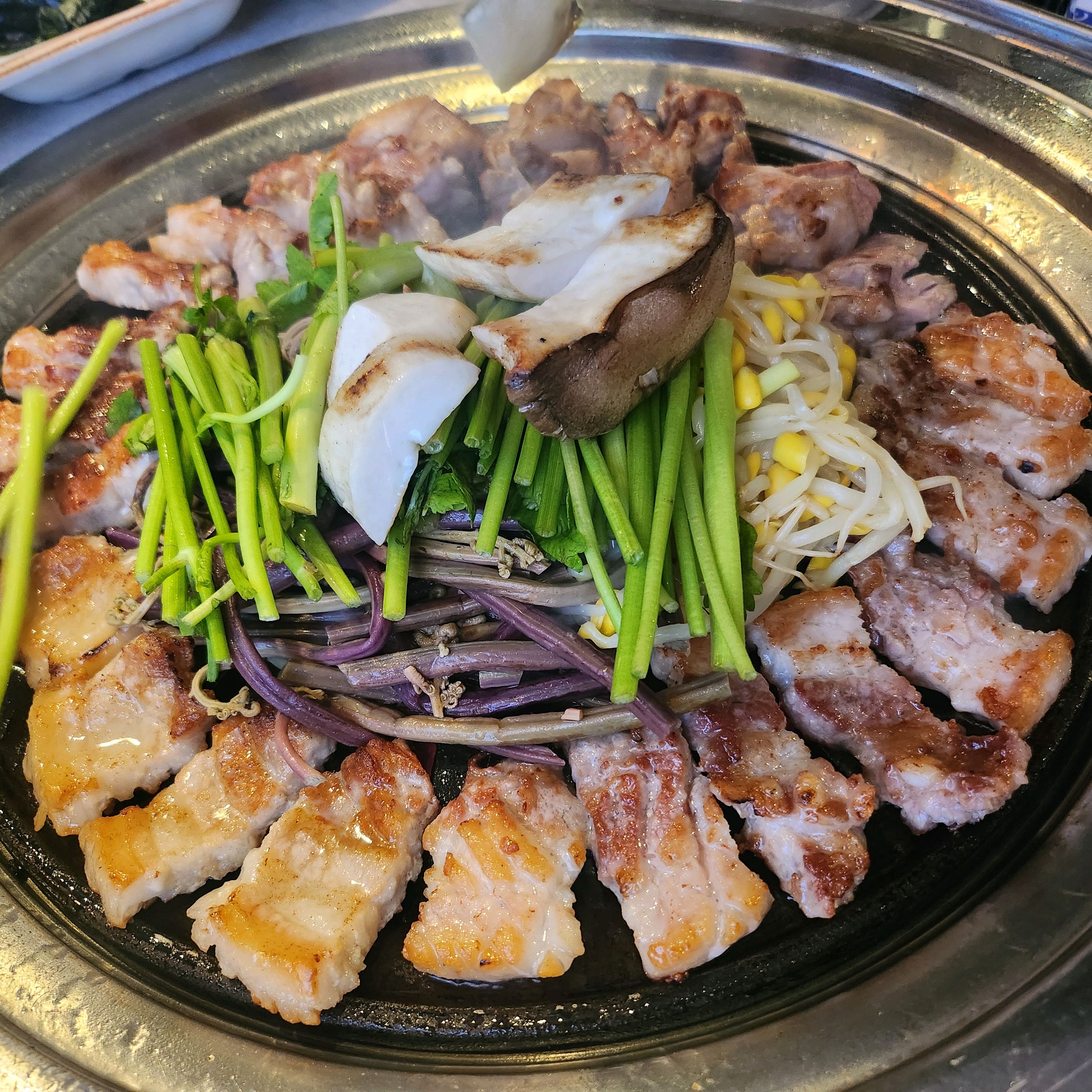 고기도 맛있고 아기랑 오기도 너무 좋고 알바분이 너무너무 친절하고 훈훈해서 좋아용ㅎㅎ 재방
