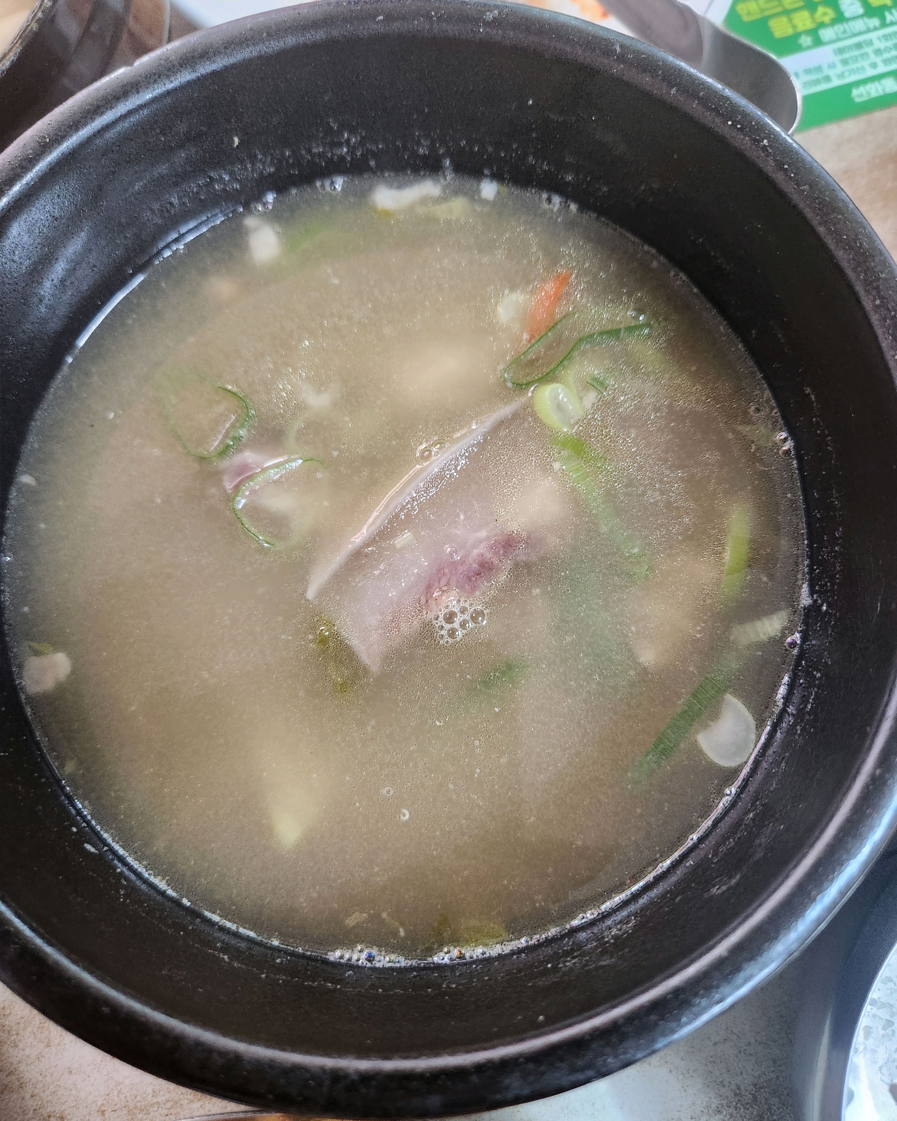 우선 생수 한병 주셔서 좋았어요!!! - 대전 맛집 선화동소머리해장국