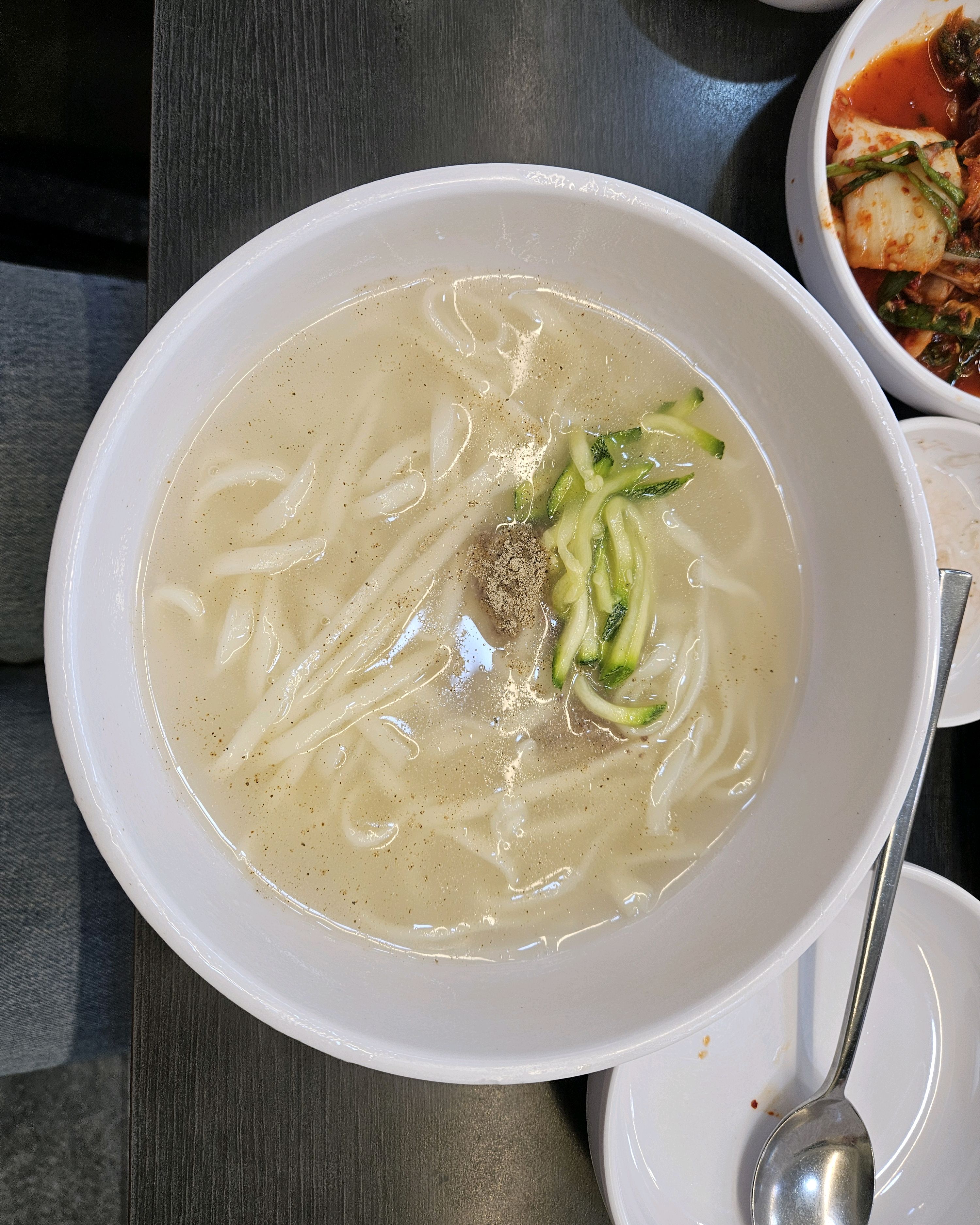 방송 후 이틀인가.. 있다가 방문했었는데 방송때문에 더 유명해져서 11시 30분쯤 갔는데 