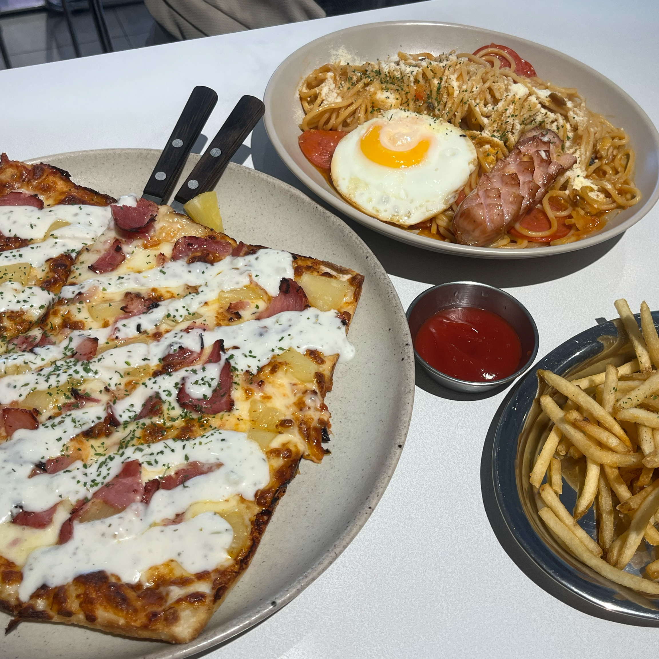 너무 맛있어요!!! 하와이안 피자가 진짜 꿀맛!!! 담에 또 오고 싶네용!! - 대구 맛집 오레가노 동성로본점