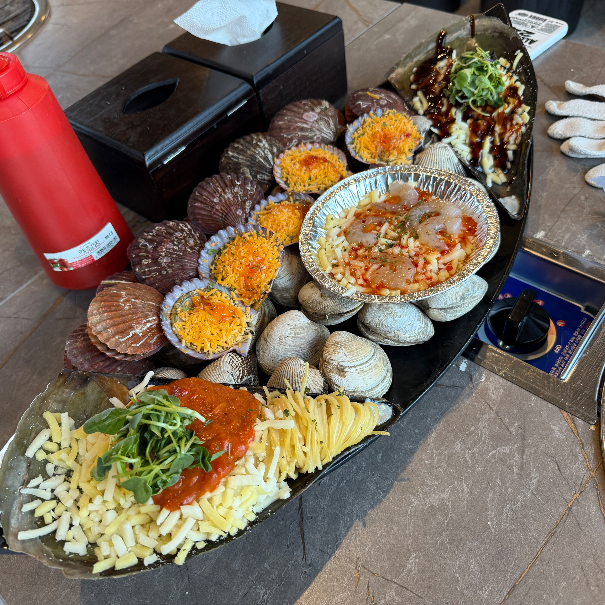 직원분도 친절하고 조개도 신선해서 맛있어용 - 인천 맛집 청춘조개 을왕리본점