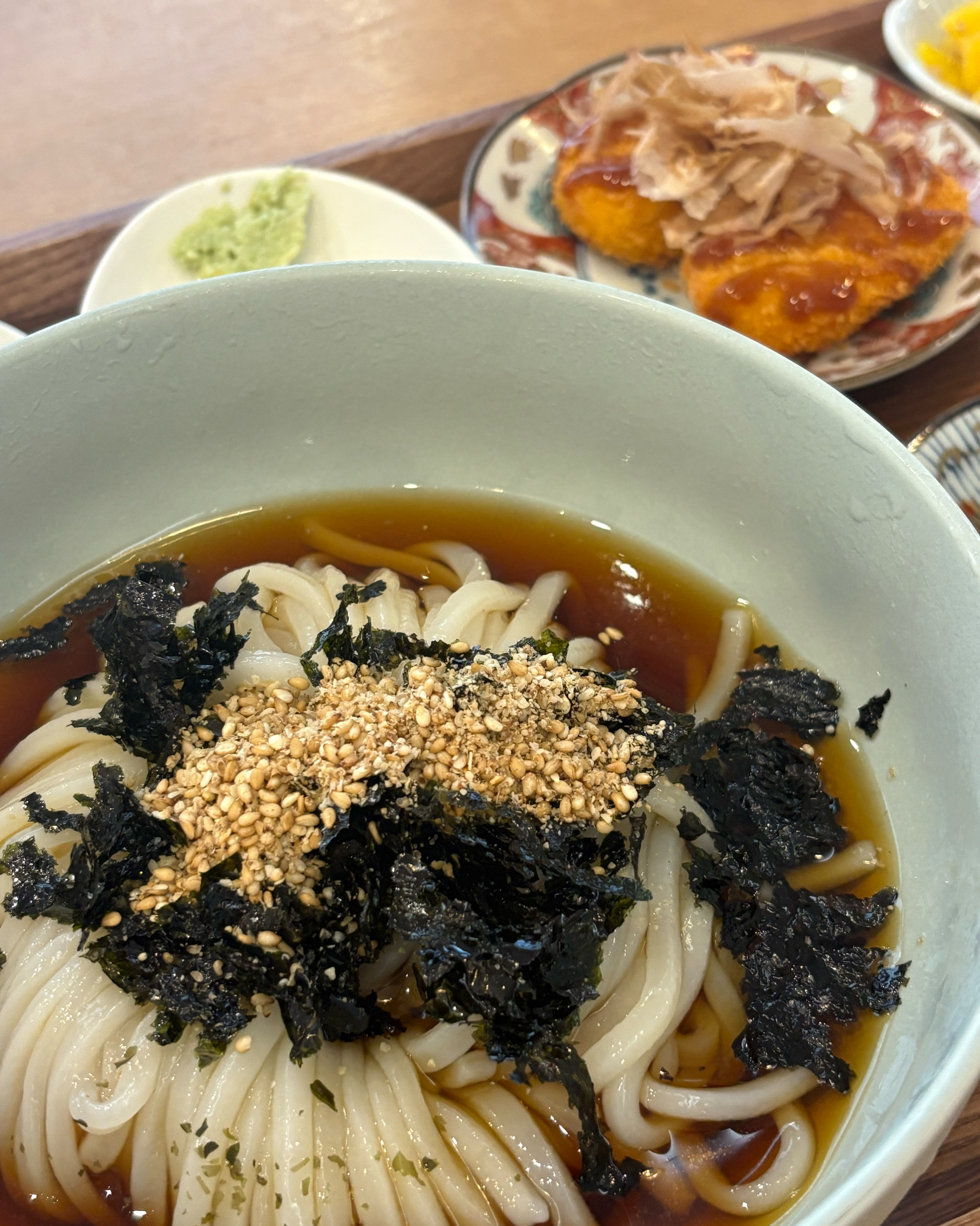 대구에서 일보고 홀로 이른 저녁을 먹고 싶어서 들어왓어요! 좋아하는 냉우동이랑 주먹밥도 시