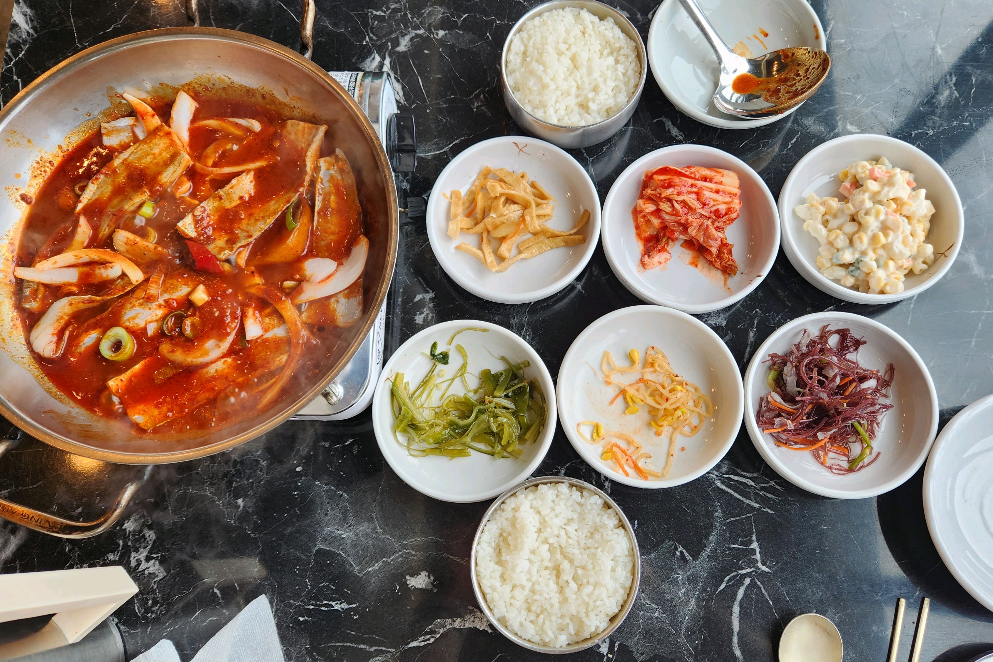 함덕해수욕장이 보이는 뷰+갈치조림 맛집입니다. - 제주 맛집 계절식탁 함덕점